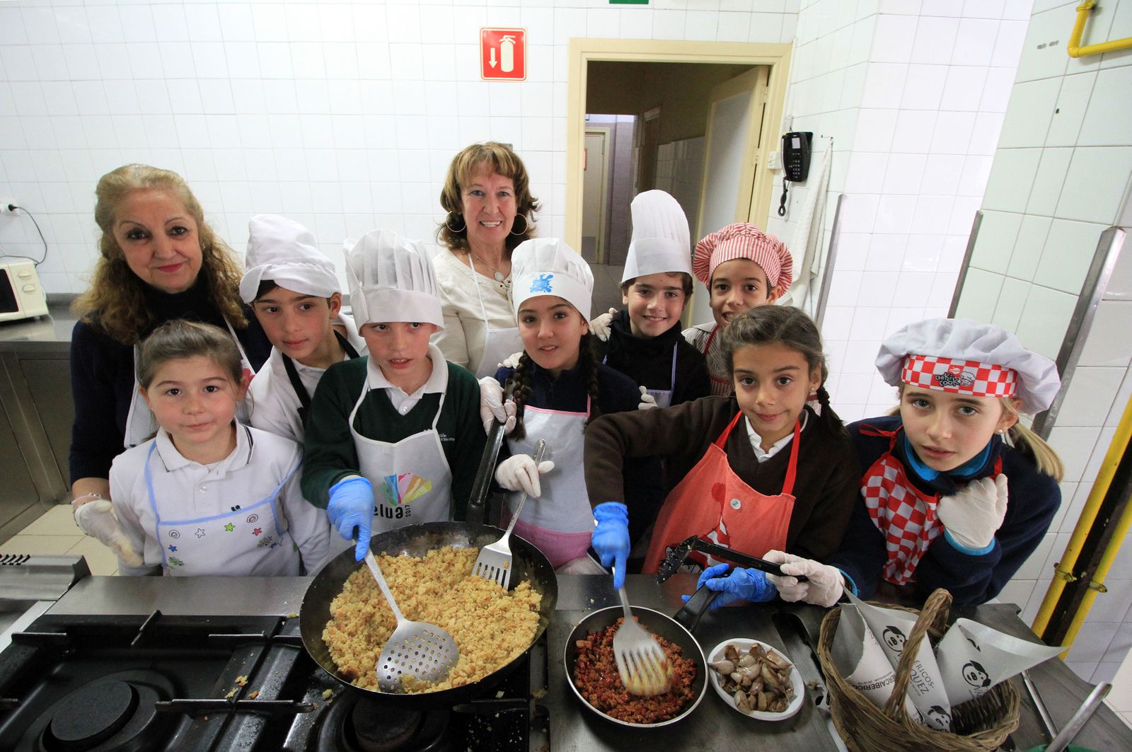 Imágenes del "Masterchef" realizado en las Teresianas con motivo de la celebración del 28-F