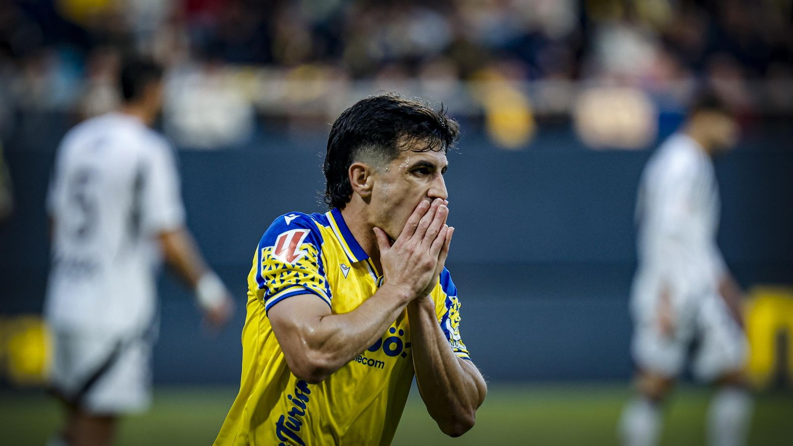 Búscate entre las fotos del partido de fútbol Cádiz CF - Albacete Balompié