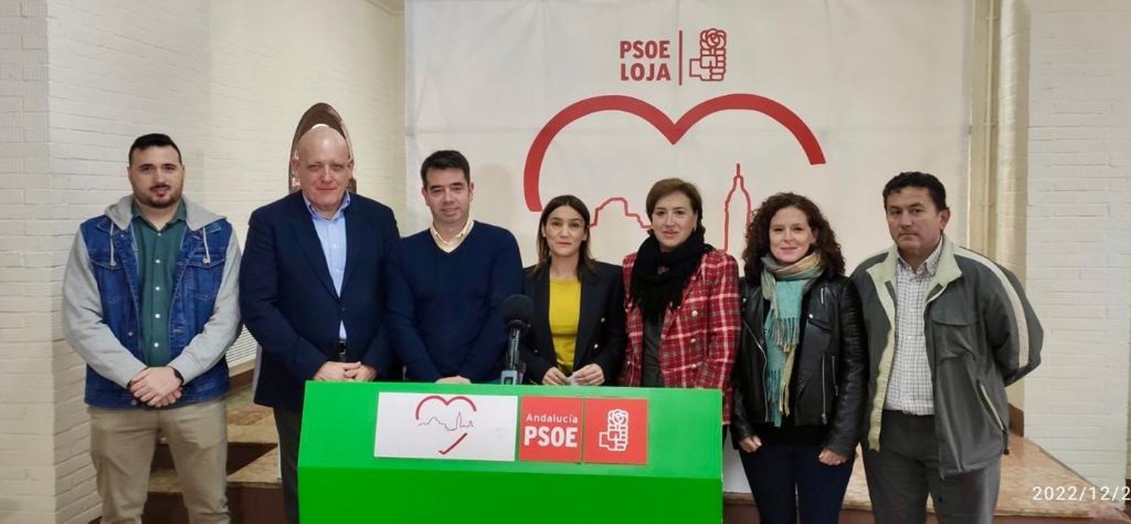 Olga Manzano, Gerardo Sánchez, Antonio García y Sandra García, acompañados de cargos socialistas en el Poniente, en rueda de prensa