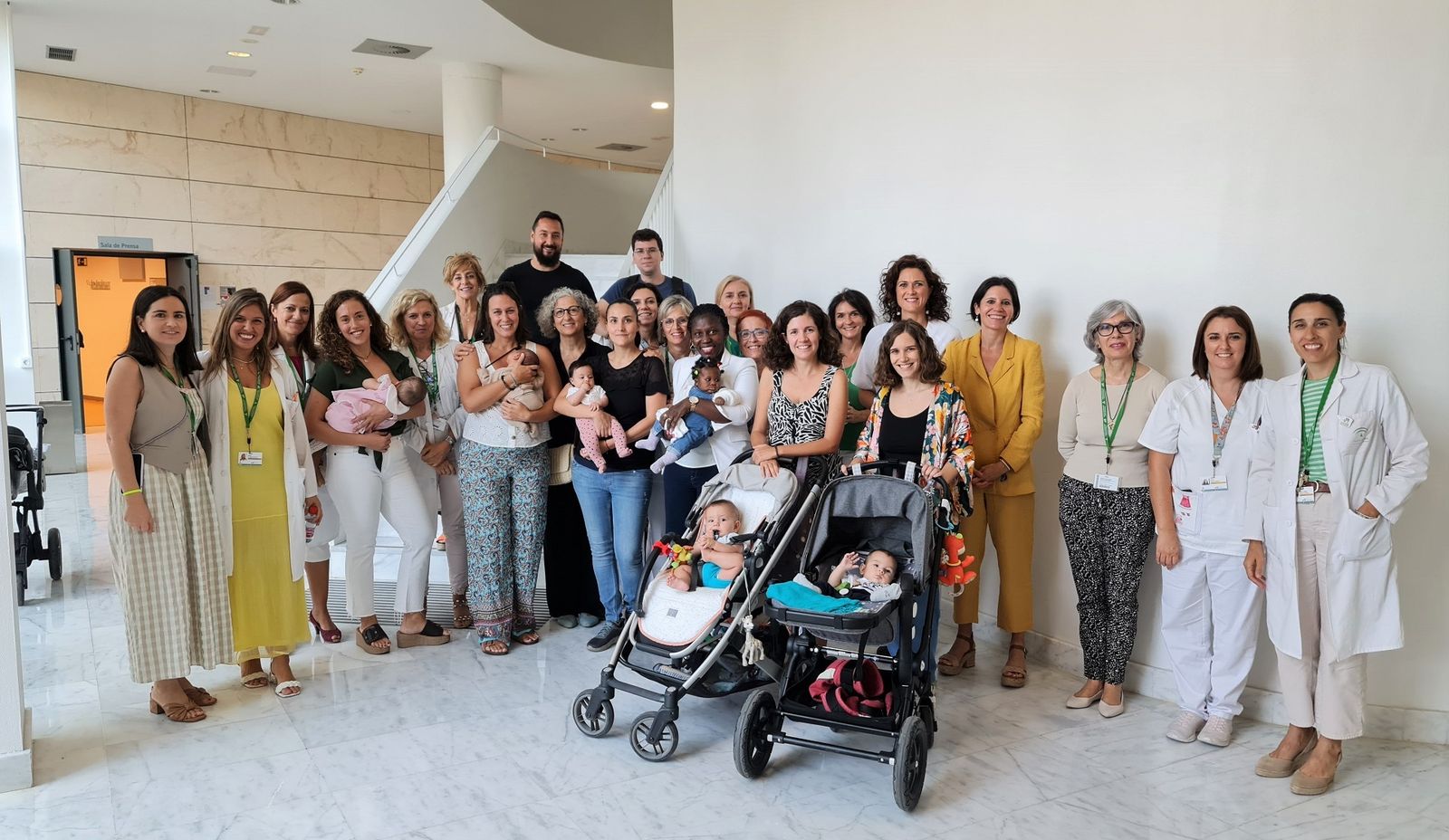 El Clínico celebra la Semana de la Lactancia Materna con una mesa sobre situaciones especiales en esta materia en Granada