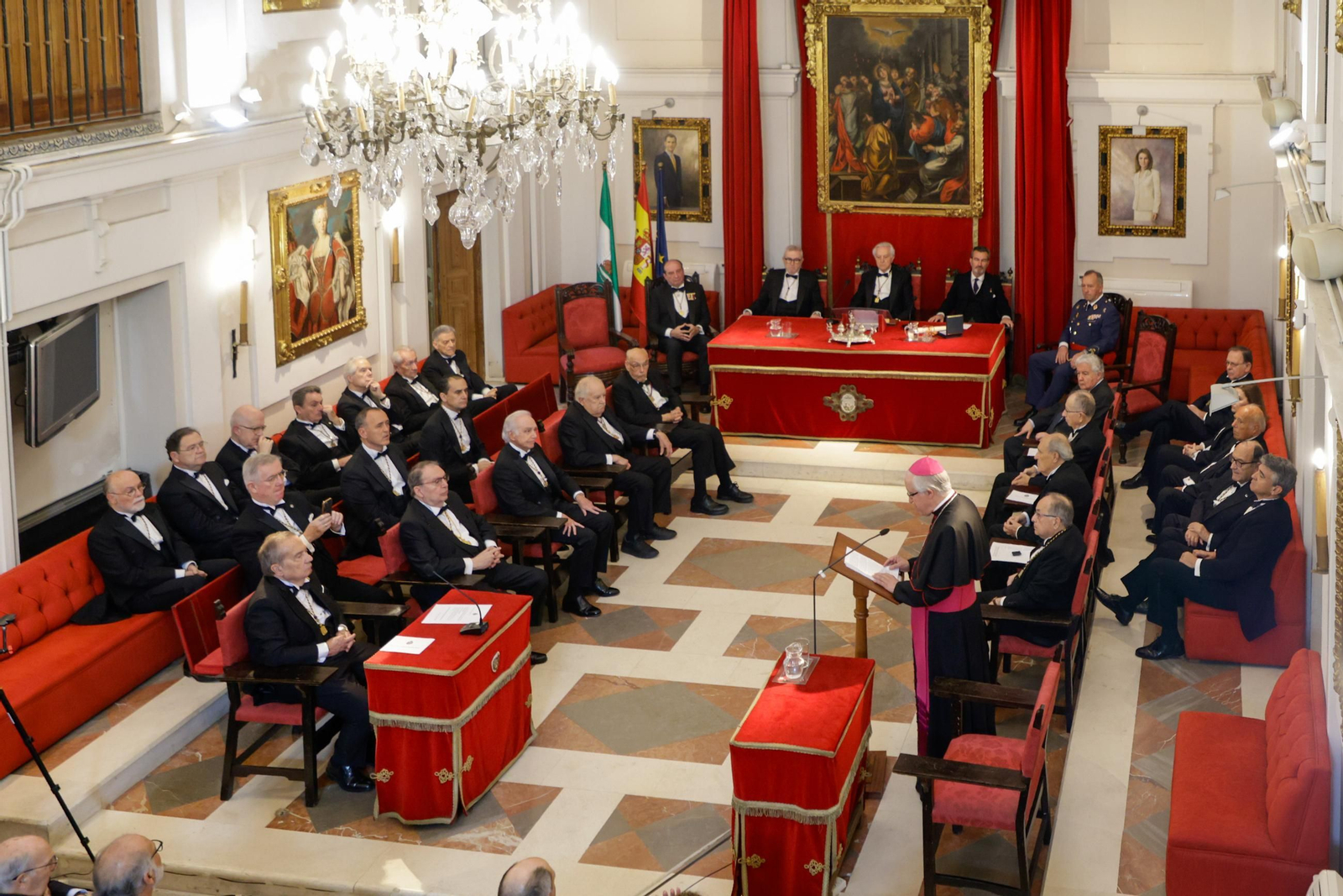 Las imágenes del ingreso como académico de Erudición en la academia de Medicina del arzobispo José Ángel Saiz Meneses