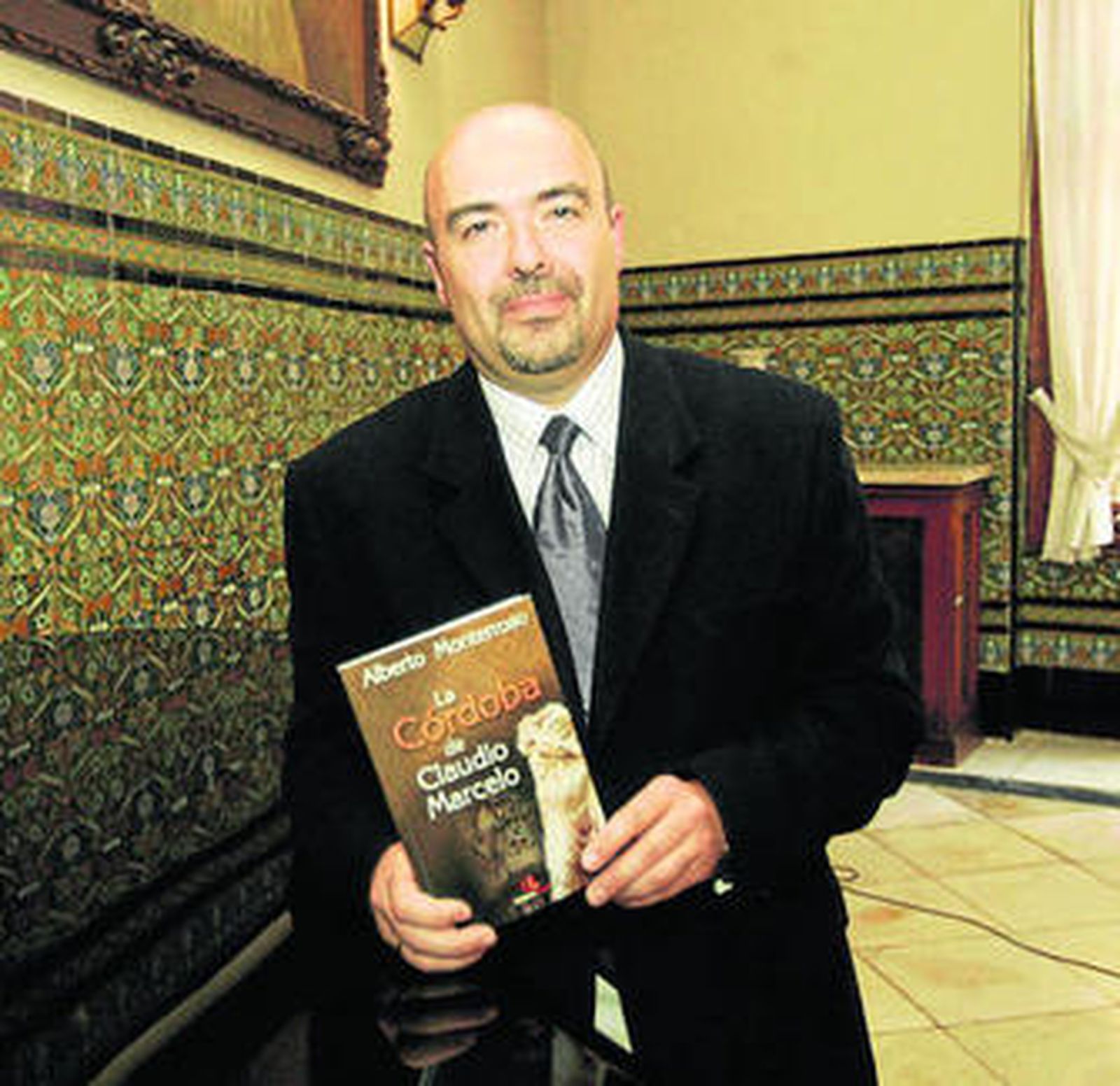 Alberto Monterroso, ayer en la presentación de su novela.