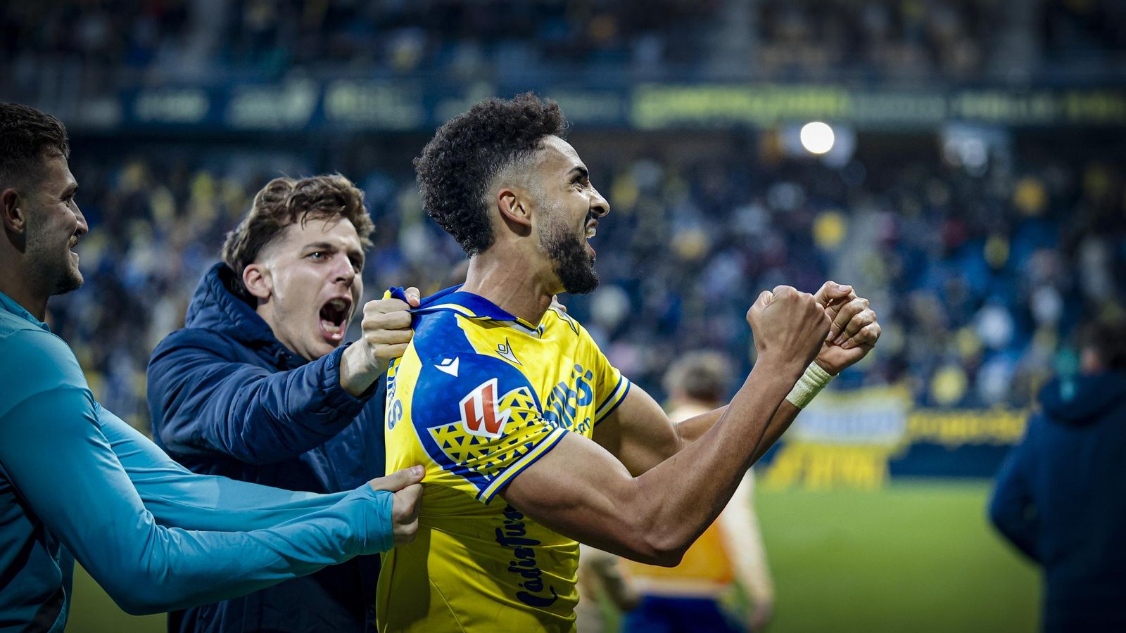 Búscate entre las fotos del partido de fútbol Cádiz CF - Albacete Balompié
