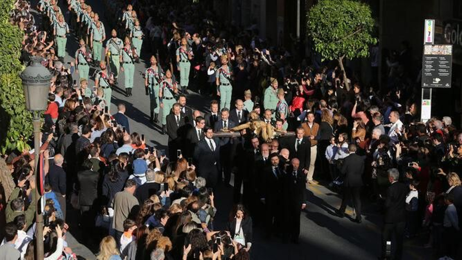 Así fue la procesión del Cristo de la Vera+Cruz acompañado por la Legión en el año 2019
