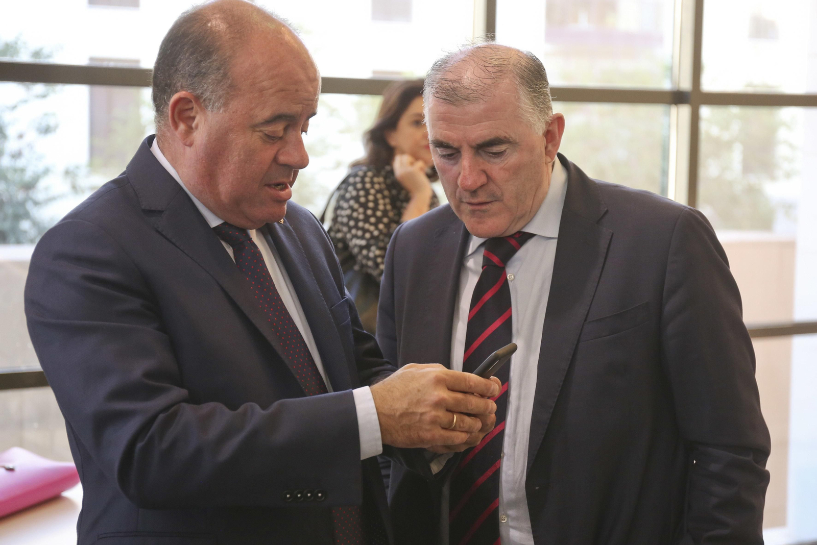 Las imágenes del desayuno-coloquio con Isabel García Tejerina