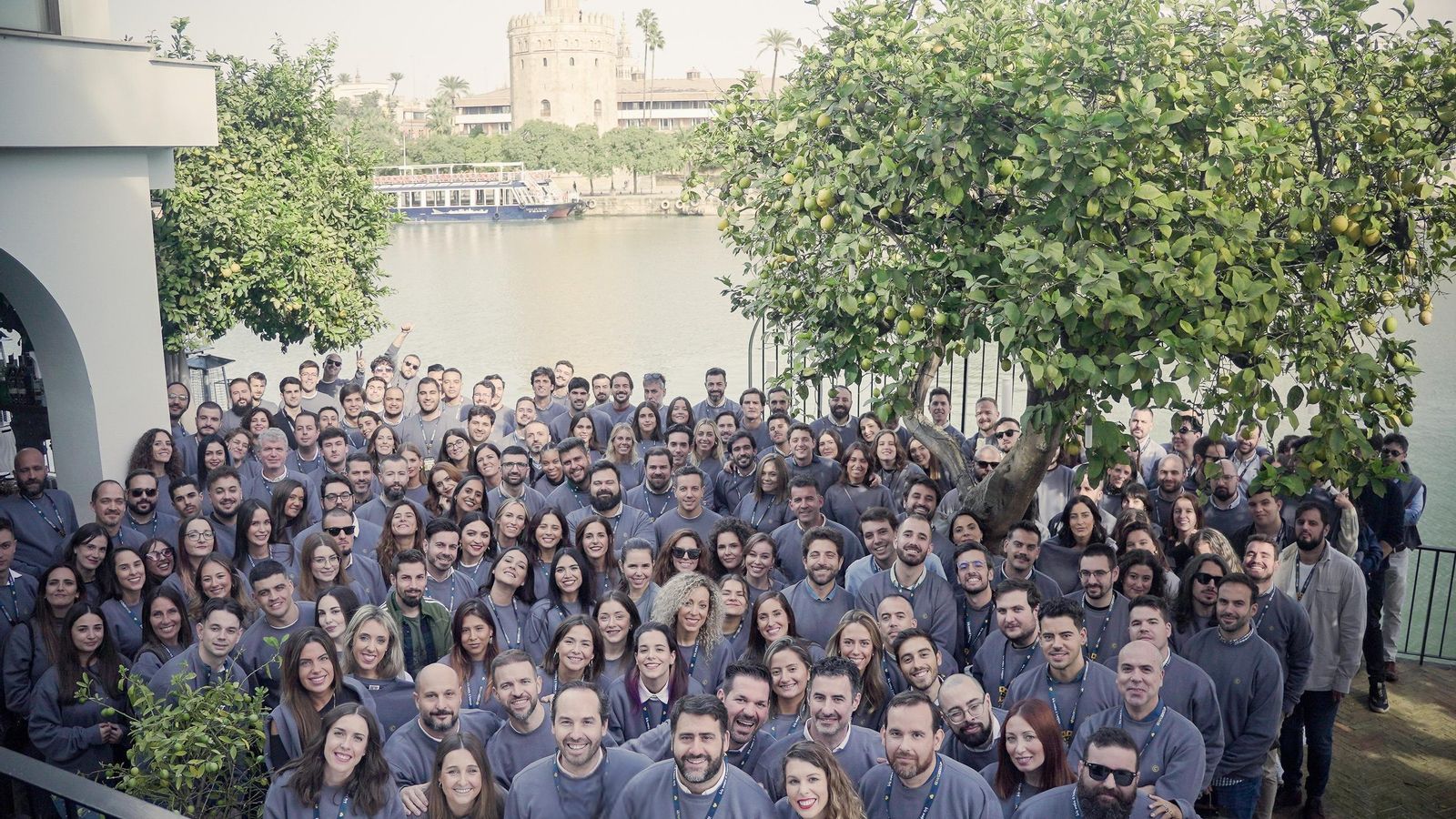 Equipo de Covermanager, empresa que seguirá teniendo su domicilio y equipo de trabajo en Sevilla Equipo de Covermanager, empresa que seguirá teniendo su domicilio y equipo de trabajo en Sevilla