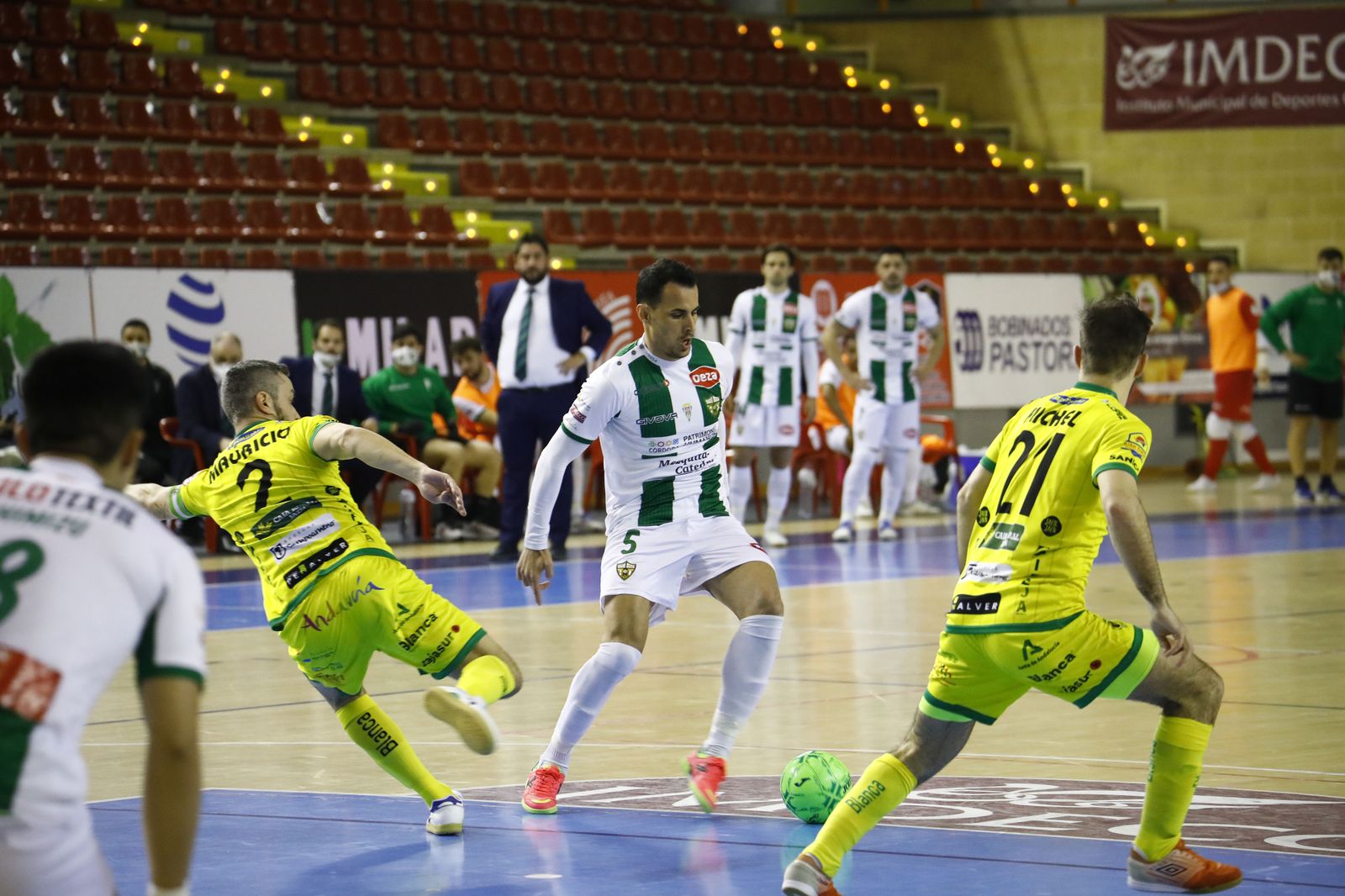 La derrota del Córdoba Futsal ante el Jaén Paraíso Interior, en imágenes