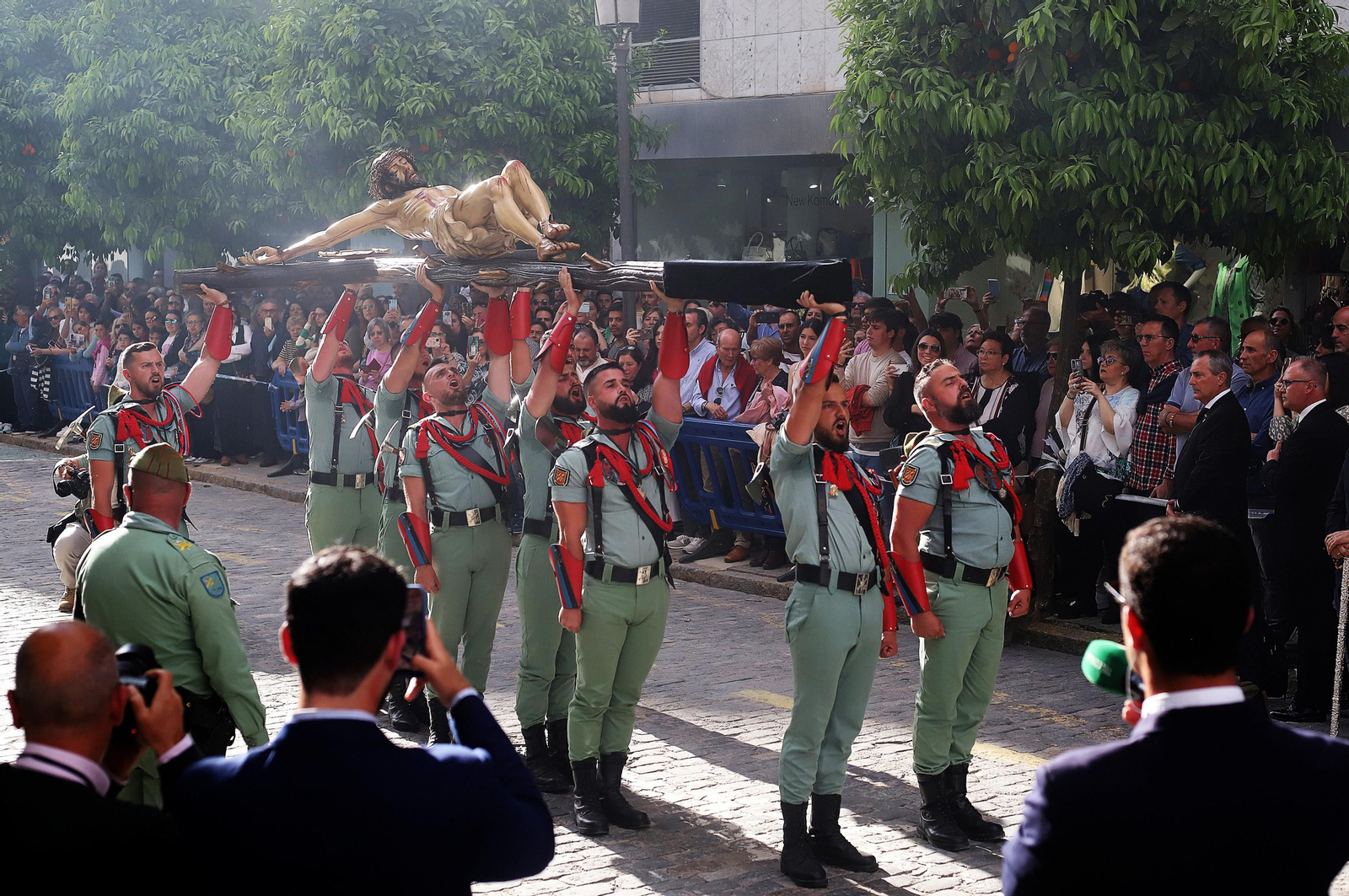 Sábado de Pasión: Imágenes de La Legión con el Cristo de la Vera+Cruz