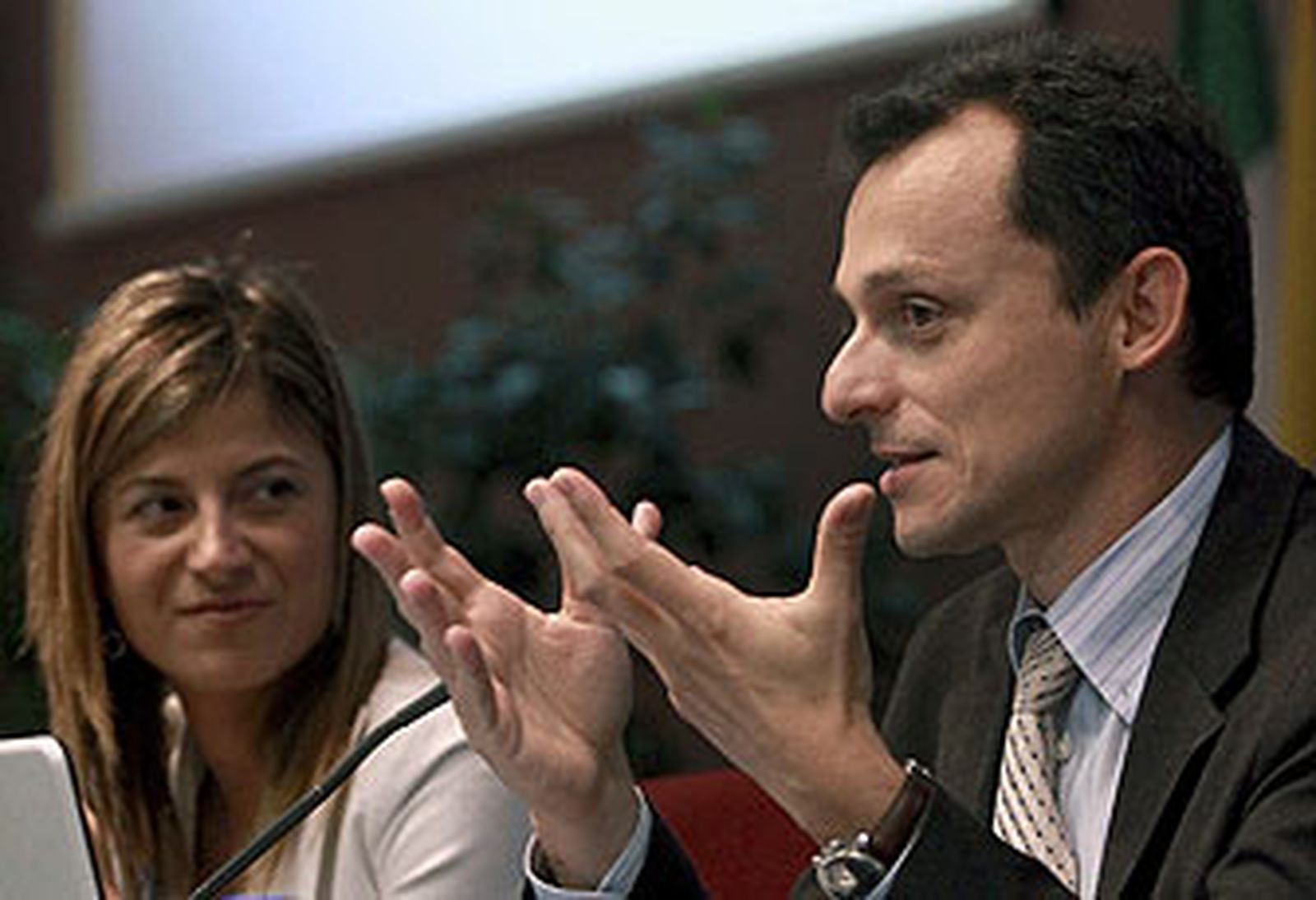 Bibiana Aído anuncia más becas y contratos a jóvenes investigadores