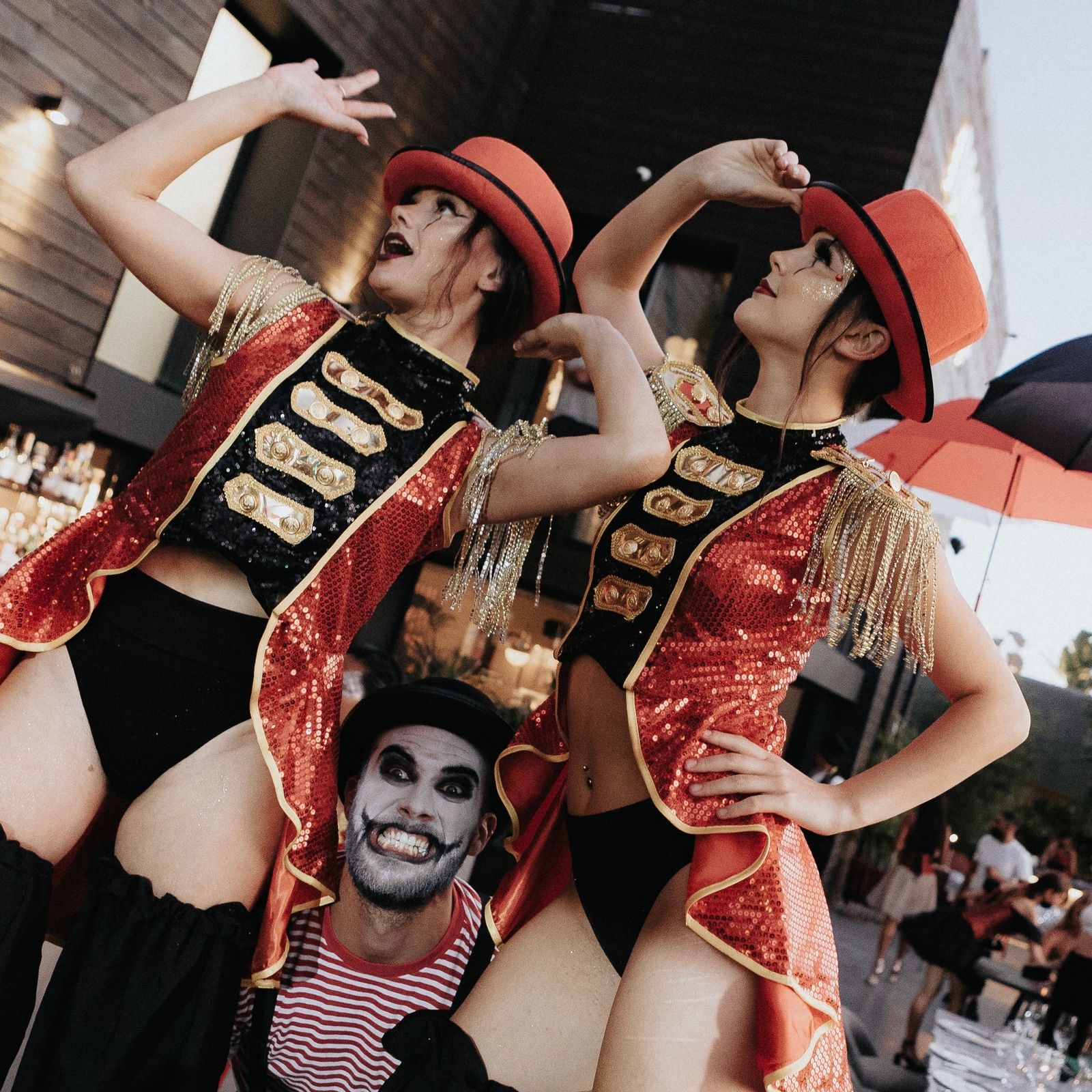 Animadoras del espectáculo 'Departures'