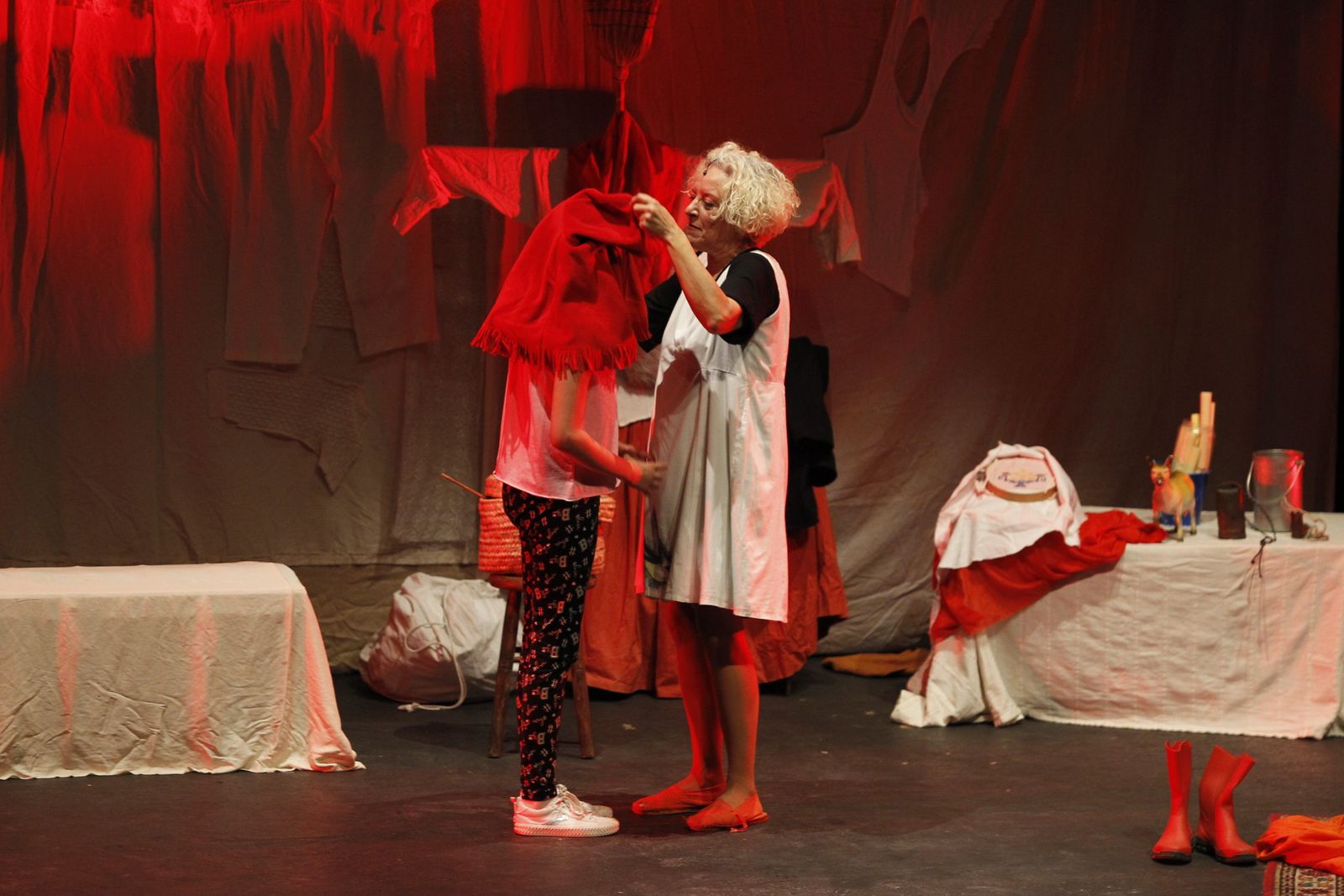 Fotogalería Festival Teatro El Ejido. Obra "El Desván de los Hermanos Grim"