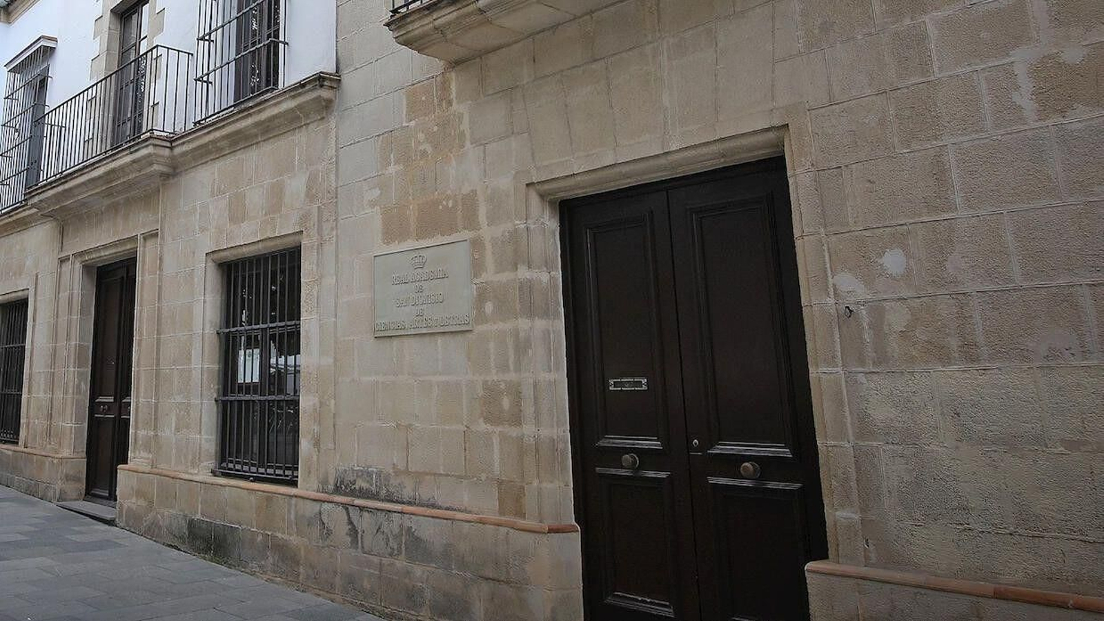 Fachada de la Academia de San Dionisio.