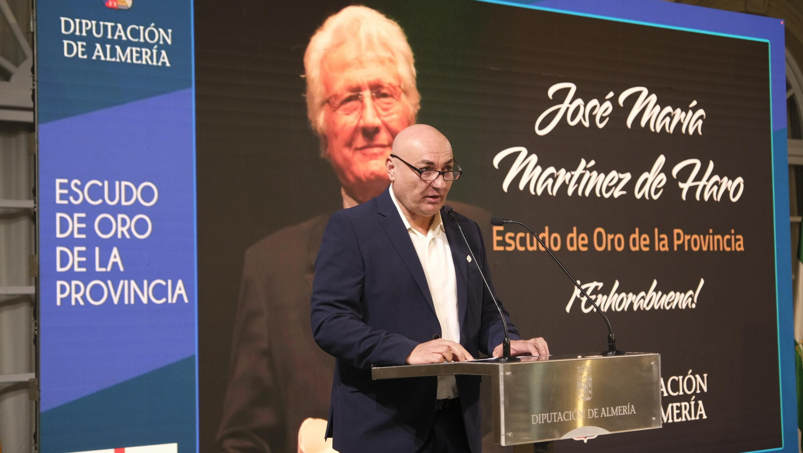 Imágenes de la entrega del Escudo de Oro de la Provincia de Almería a José María Martínez de Haro