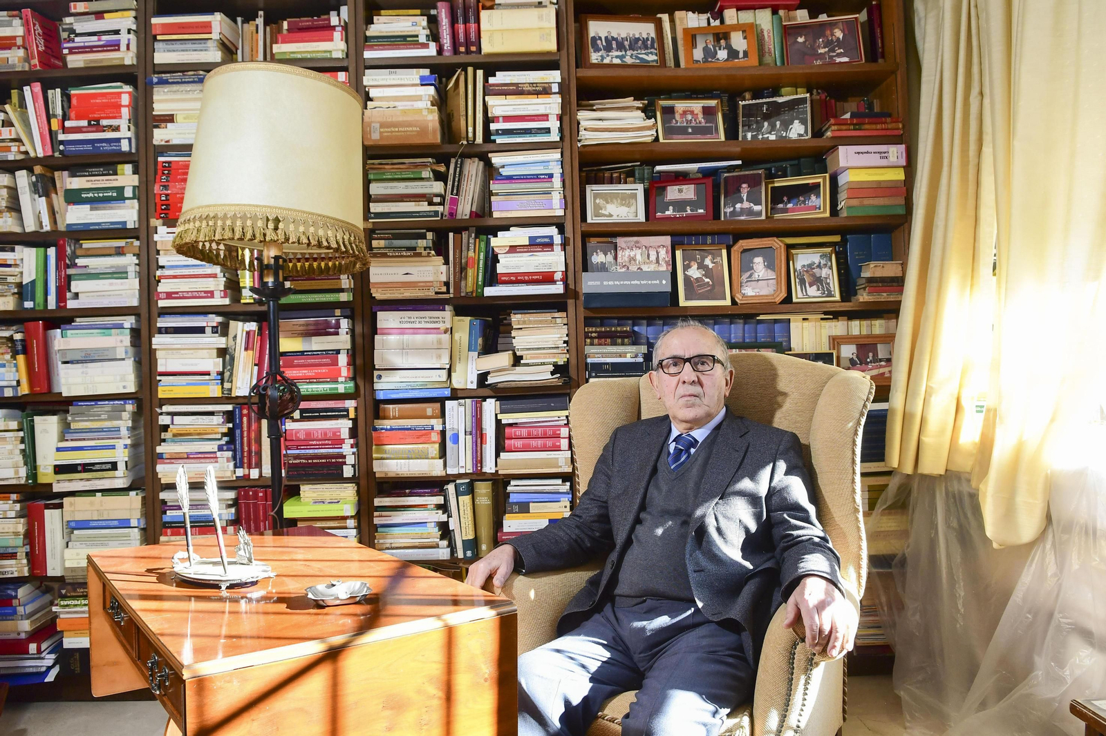 Cuenca Toribio, en su domicilio de Córdoba, durante un momento de la entrevista.