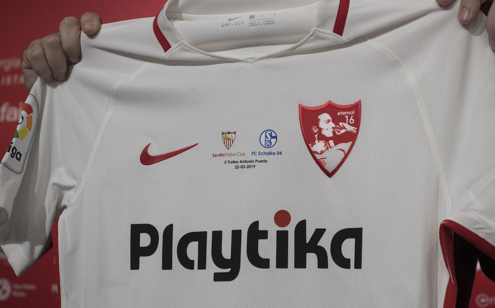 La presentación de Monchi con director deportivo del Sevilla, en imágenes