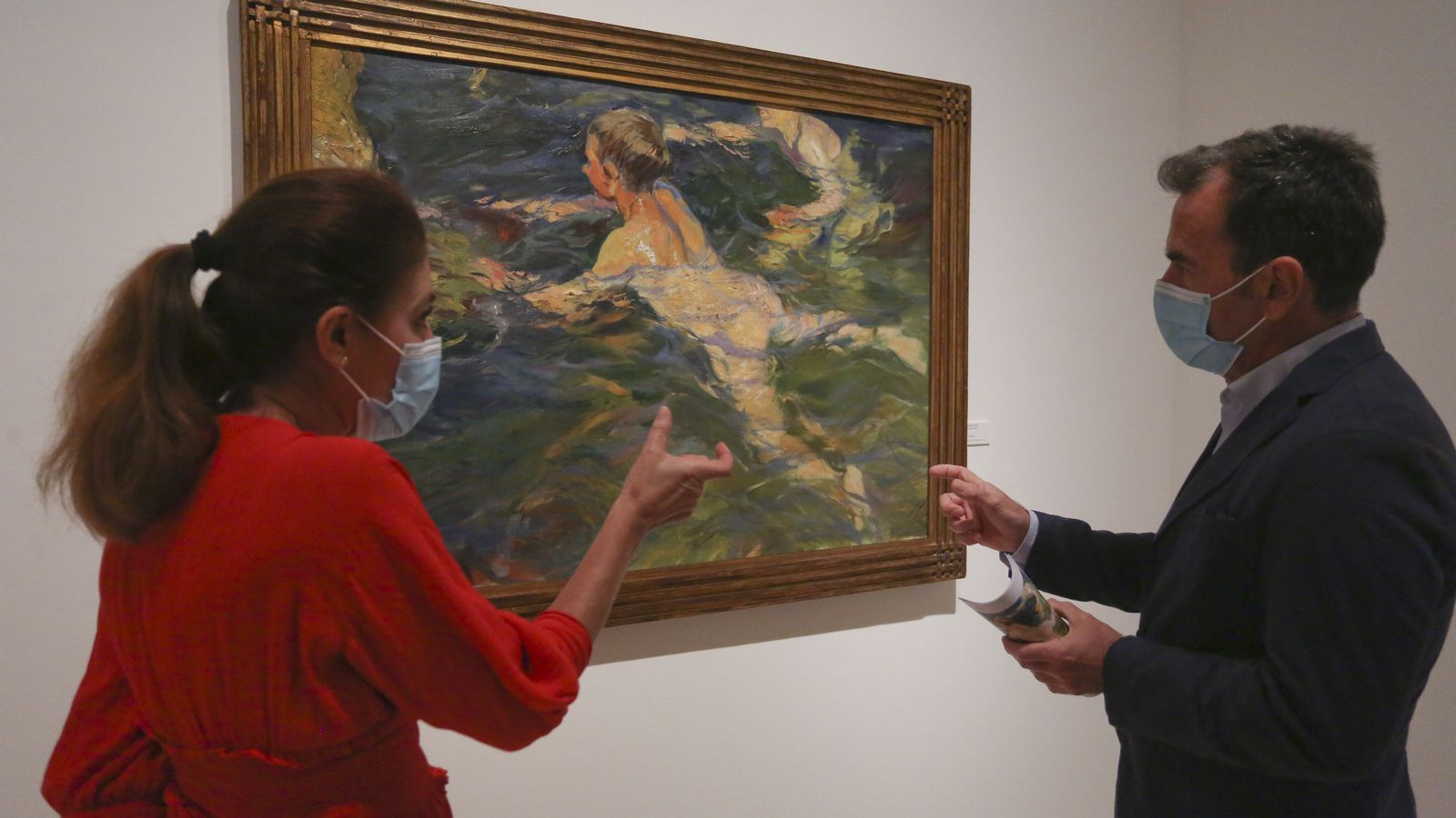 Lourdes Moreno y Enrique Varela comentan la obra 'Los nadadores'.