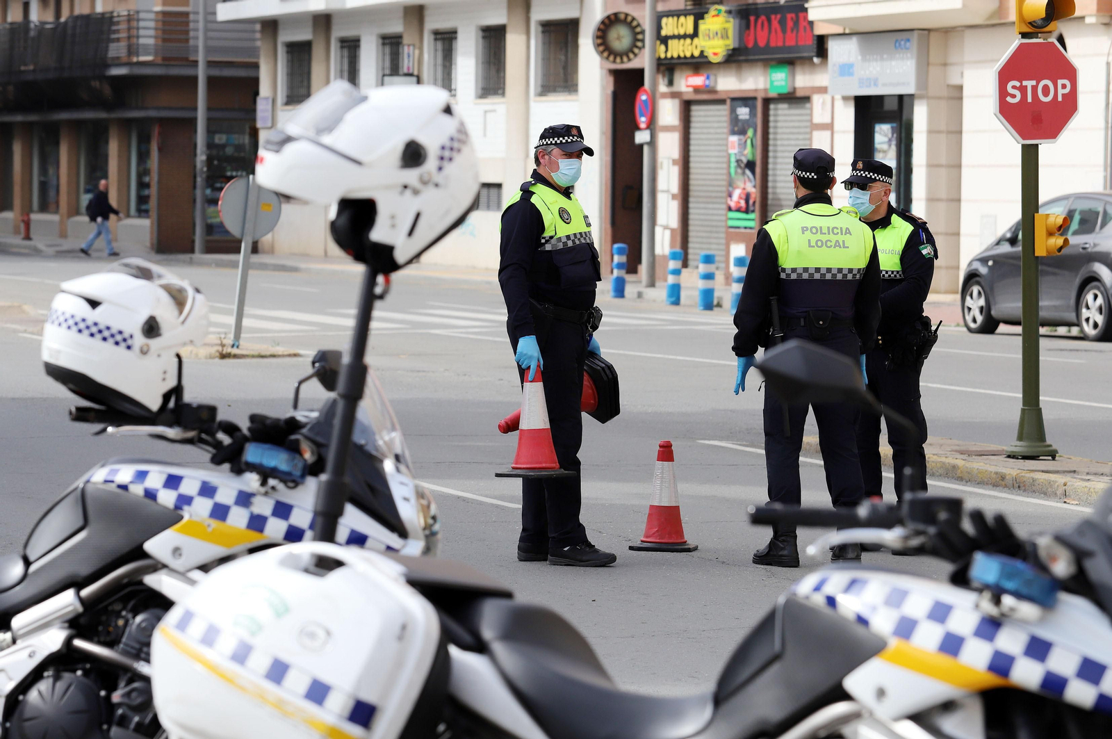 Imágenes de las actuaciones de la Policía Local de Huelva para combatir el coronavirus