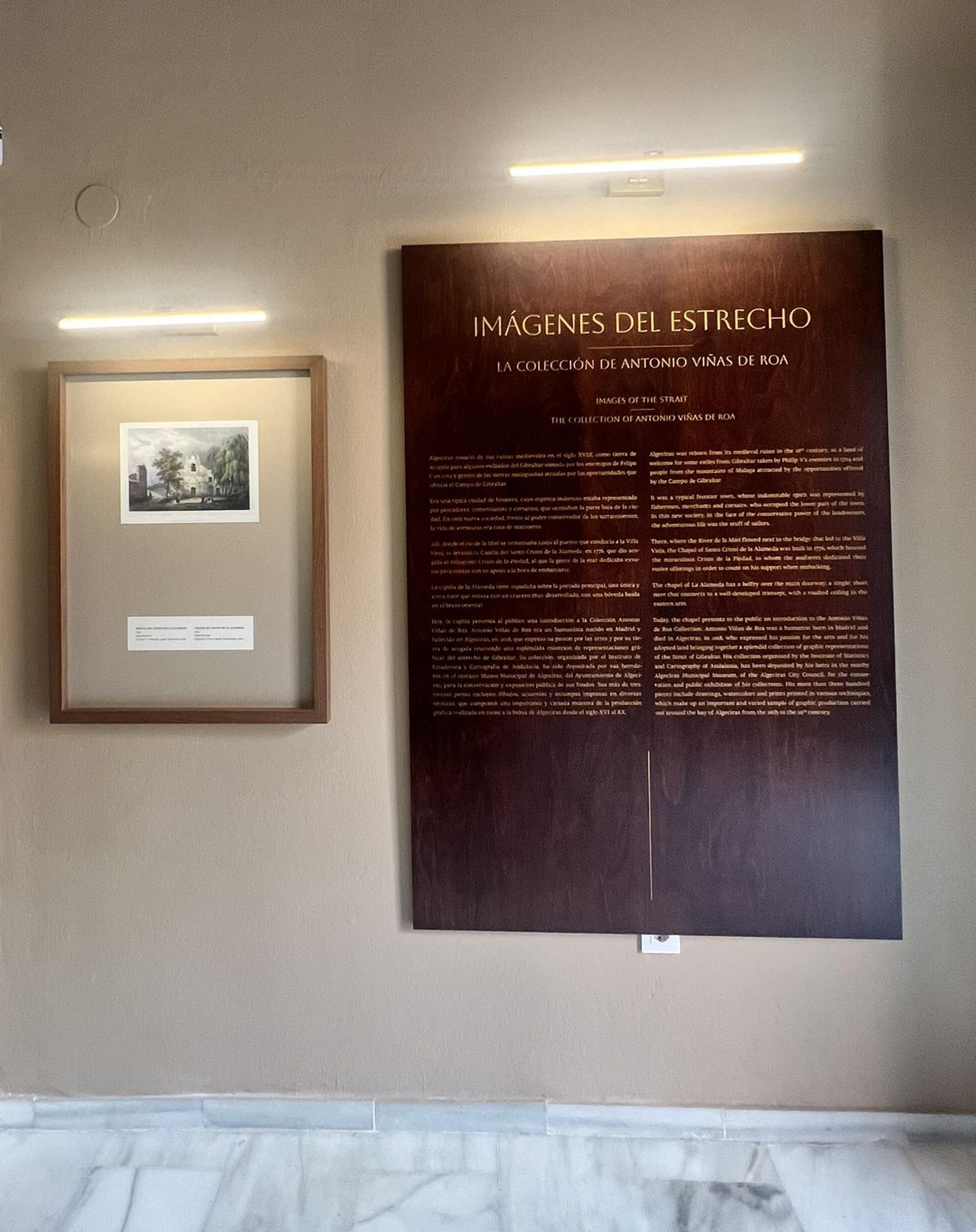 Detalle de panel y grabado en la capilla del Cristo de la Alameda.