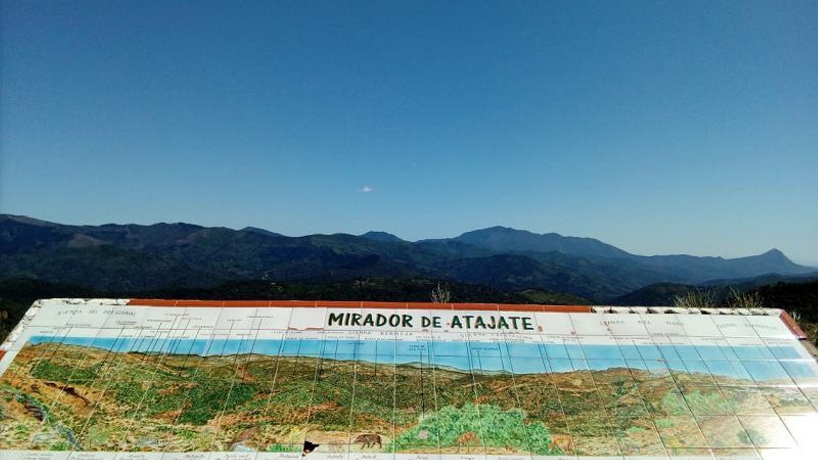 El mirador de Atajate nos muestra, pues eso, vistas de Atajate.