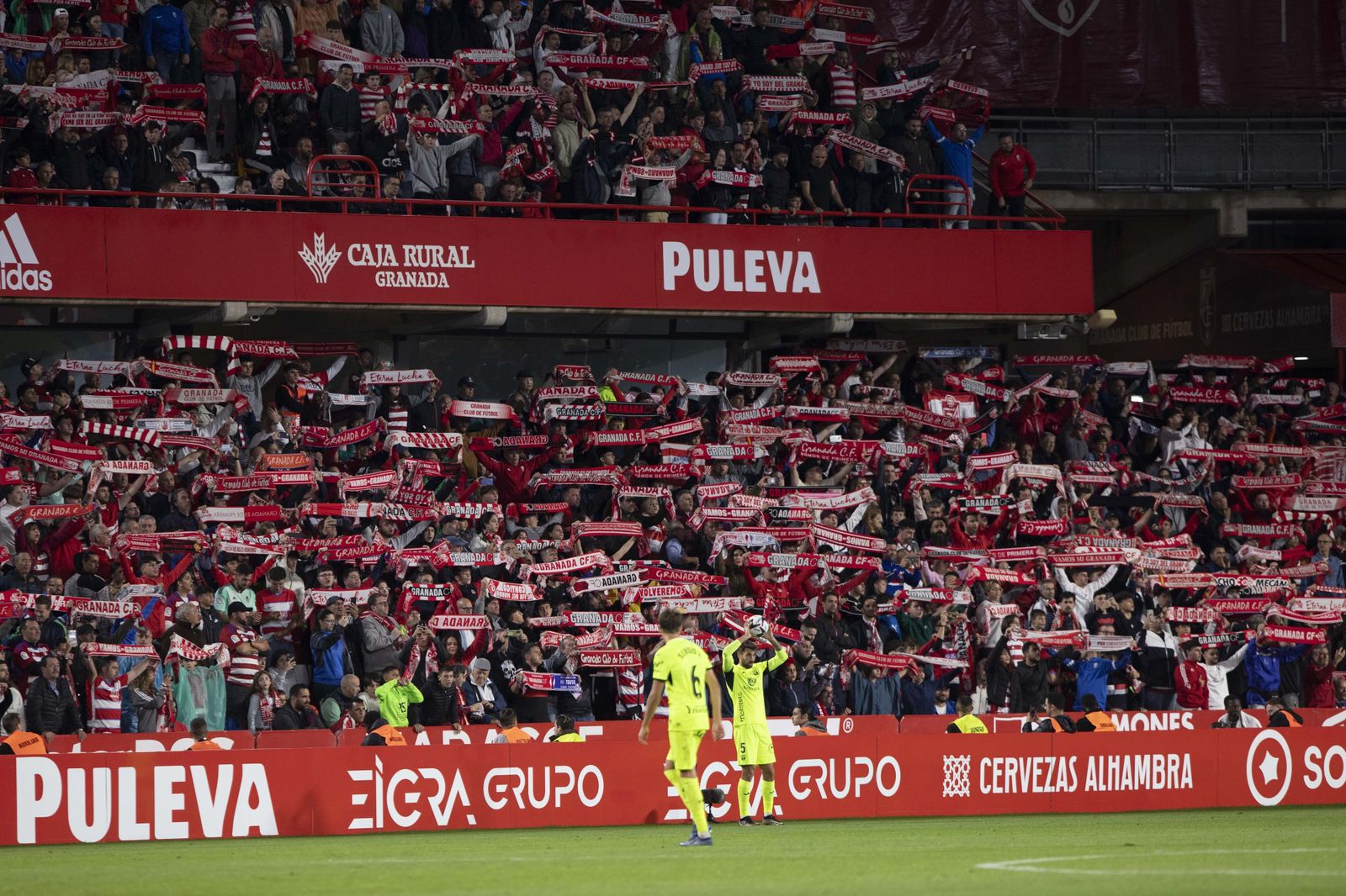 Encuéntrate en la grada en el Granada-Leganés