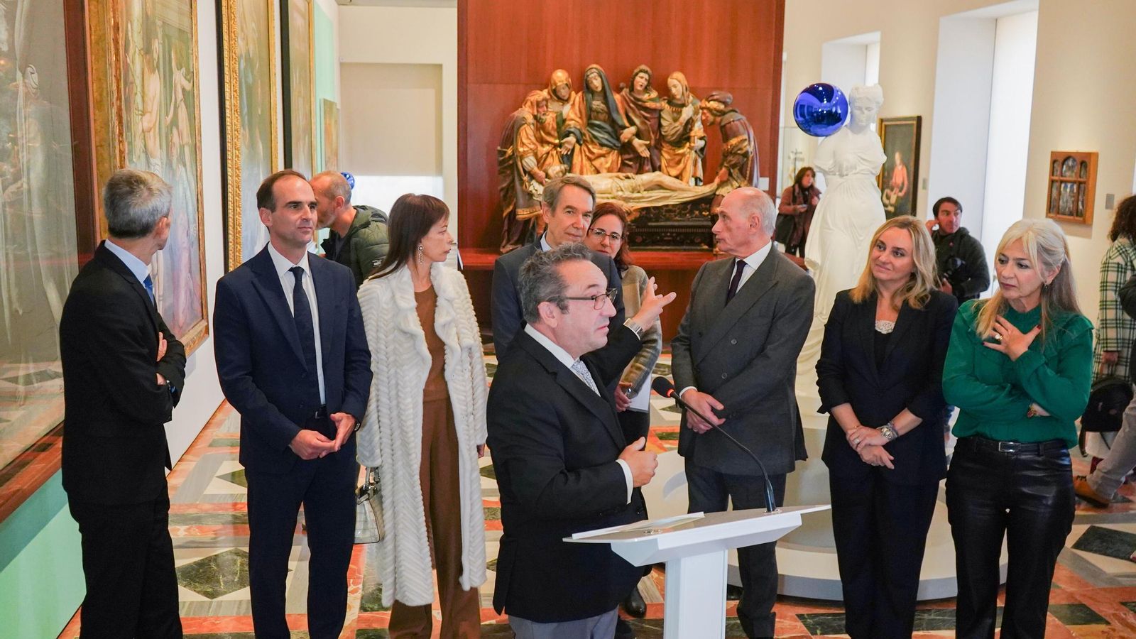 Presentación de la exposición Reflejos. Picasso/Koons.