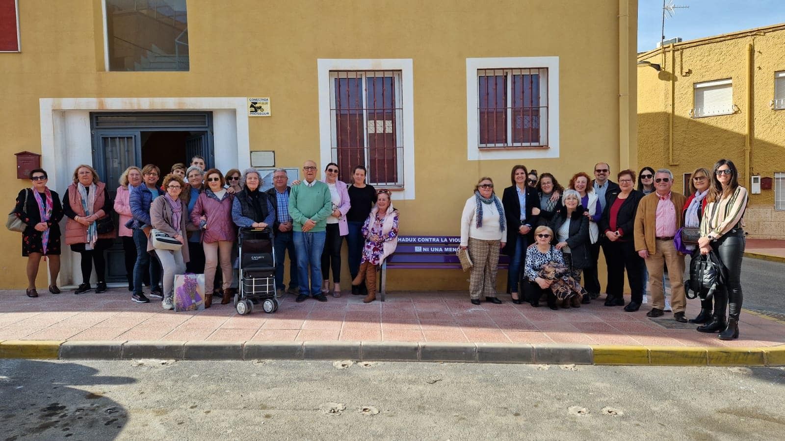 Inauguración del banco contra violencia de género.
