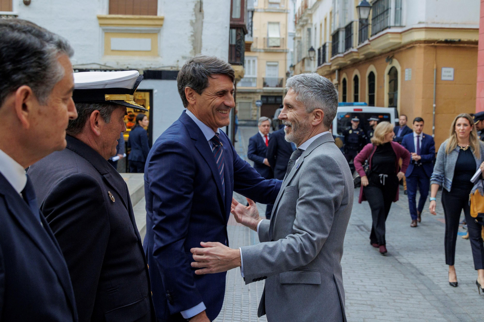 Las imágenes de la entrega de condecoraciones civiles en Cádiz.