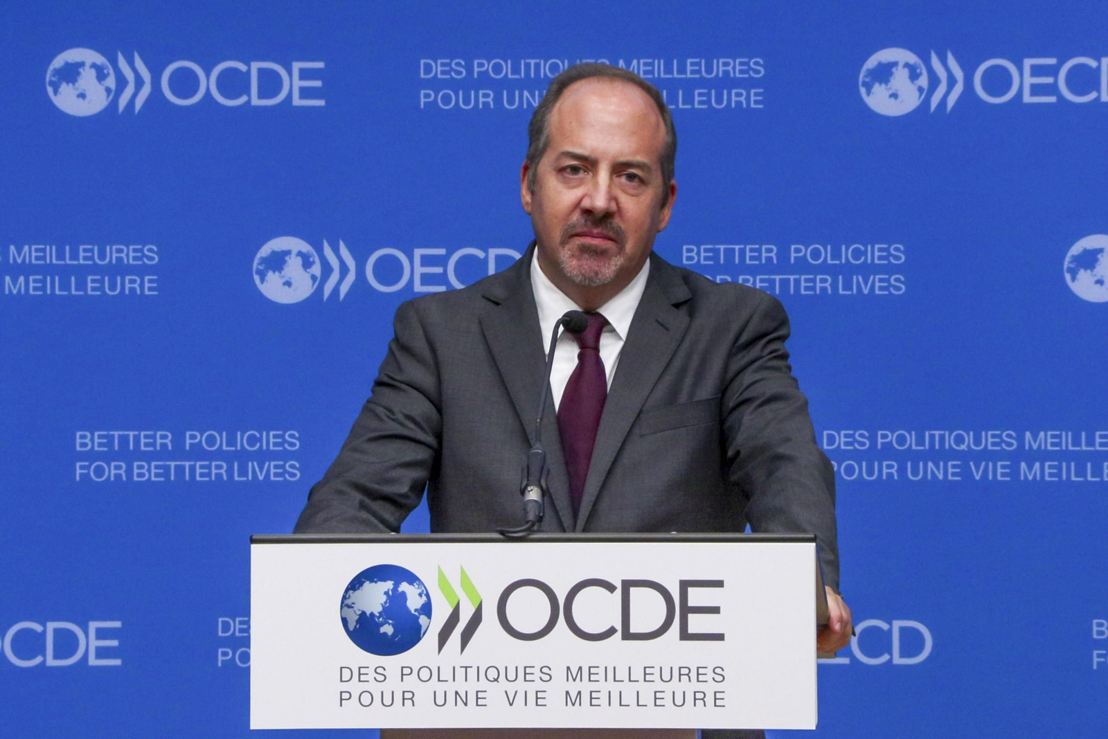 Álvaro Pereira, economista jefe de la OCDE, durante la rueda de prensa