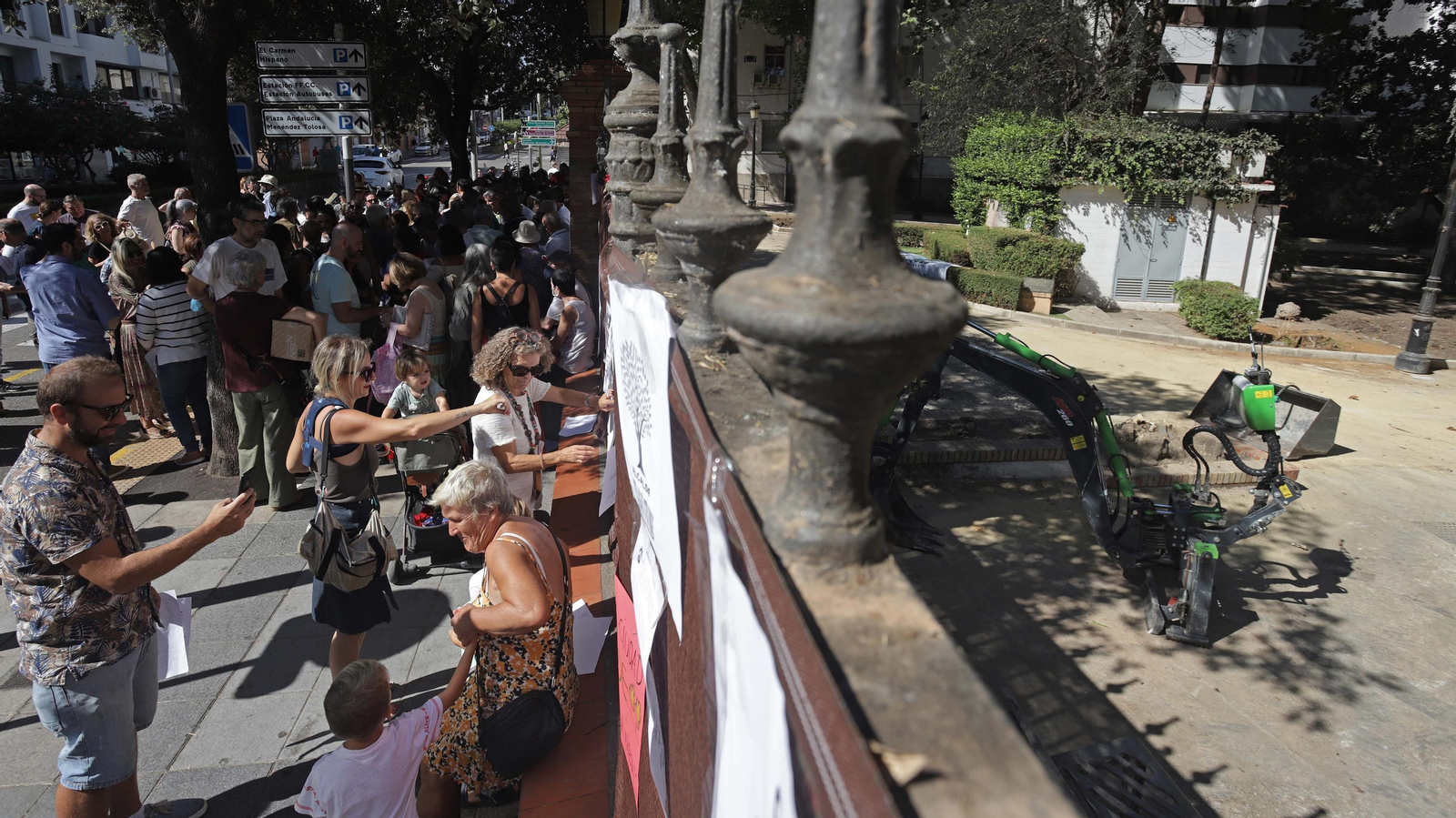 Fotos de las protestas contra la tala de árboles en el Parque María Cristina de Algeciras