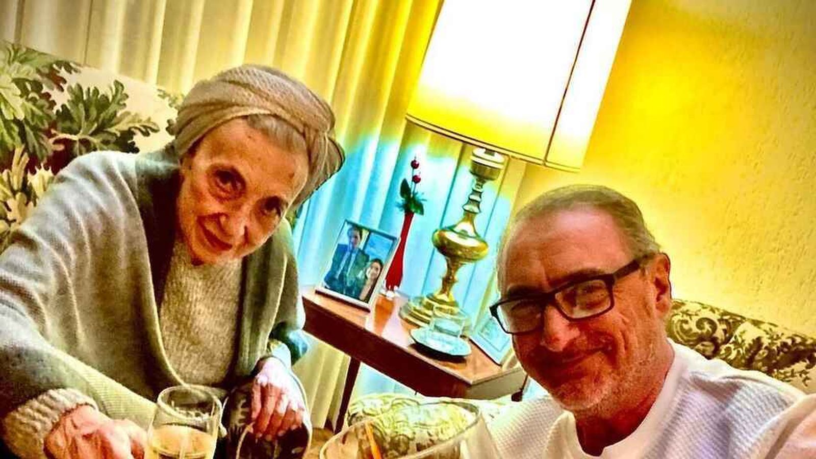 Carlos Herrera en la imagen compartida con su madre,  Blanca Crusset