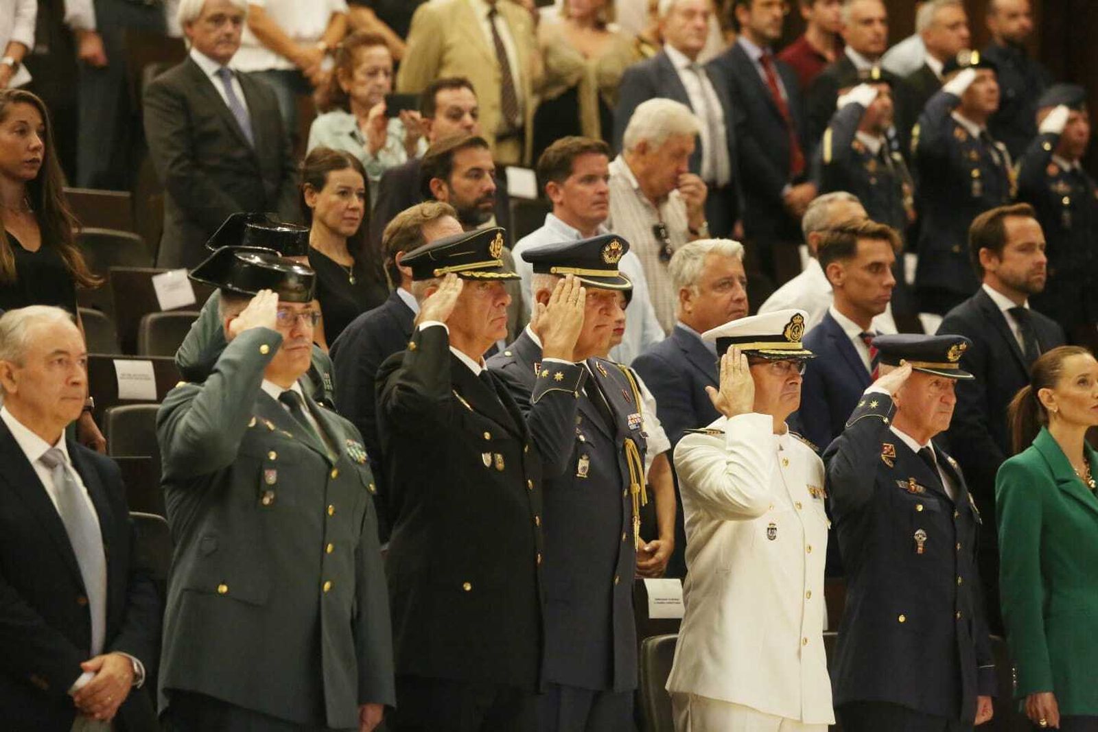 Las imágenes del acto de distinción de agentes de la Policía Local de Málaga en el día de su patrón