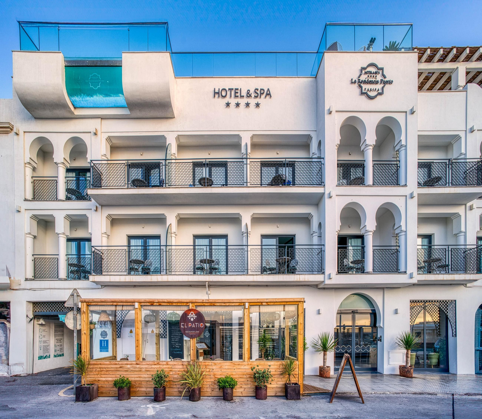 Fachada del hotel La Residencia Puerto e Tarifa