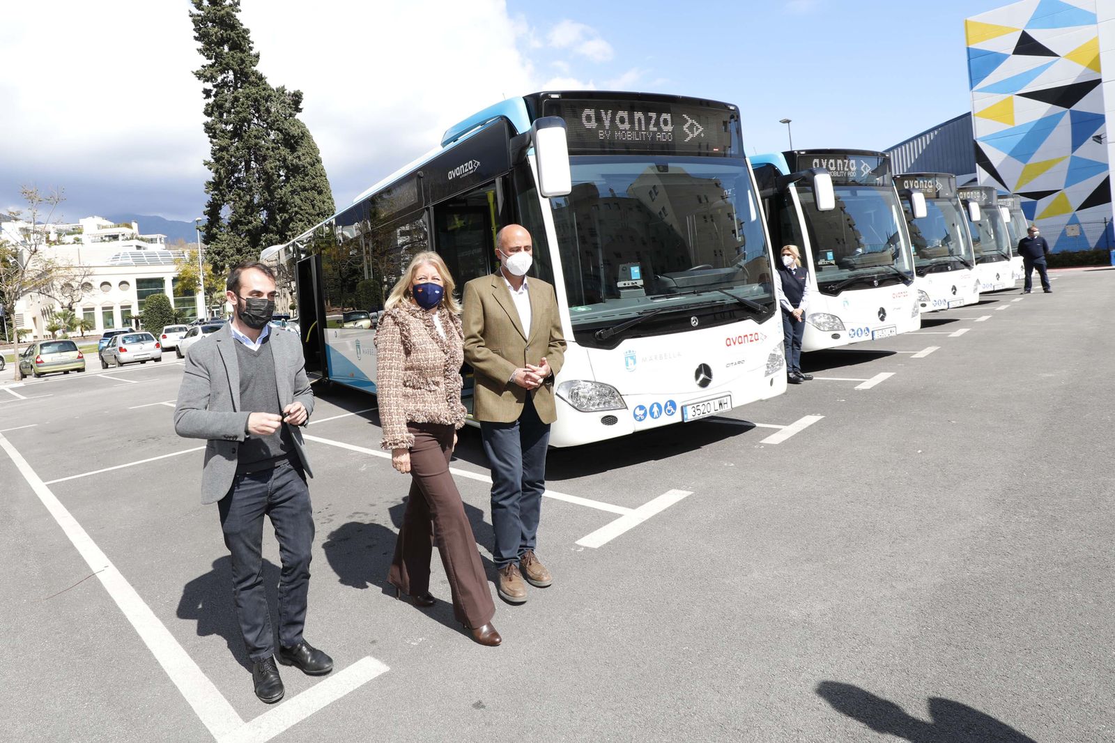 El acto de presentación de los nuevos autobuses urbanos de Marbella.