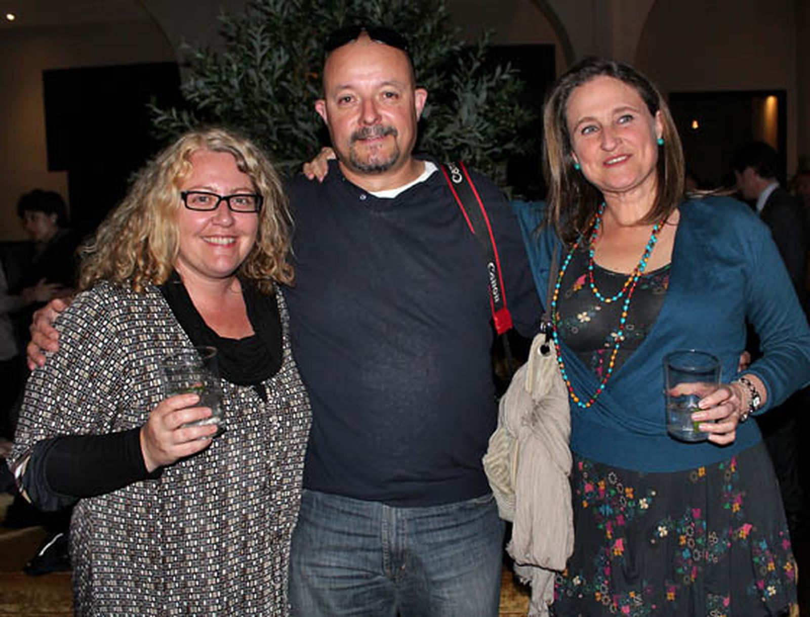 Eva Cepero (FlamencaKitchen), el fotógrafo Manuel Germán Fernández y Pati García Pérez-Ventana (Elsalero.com).


Foto: Victoria Ramírez