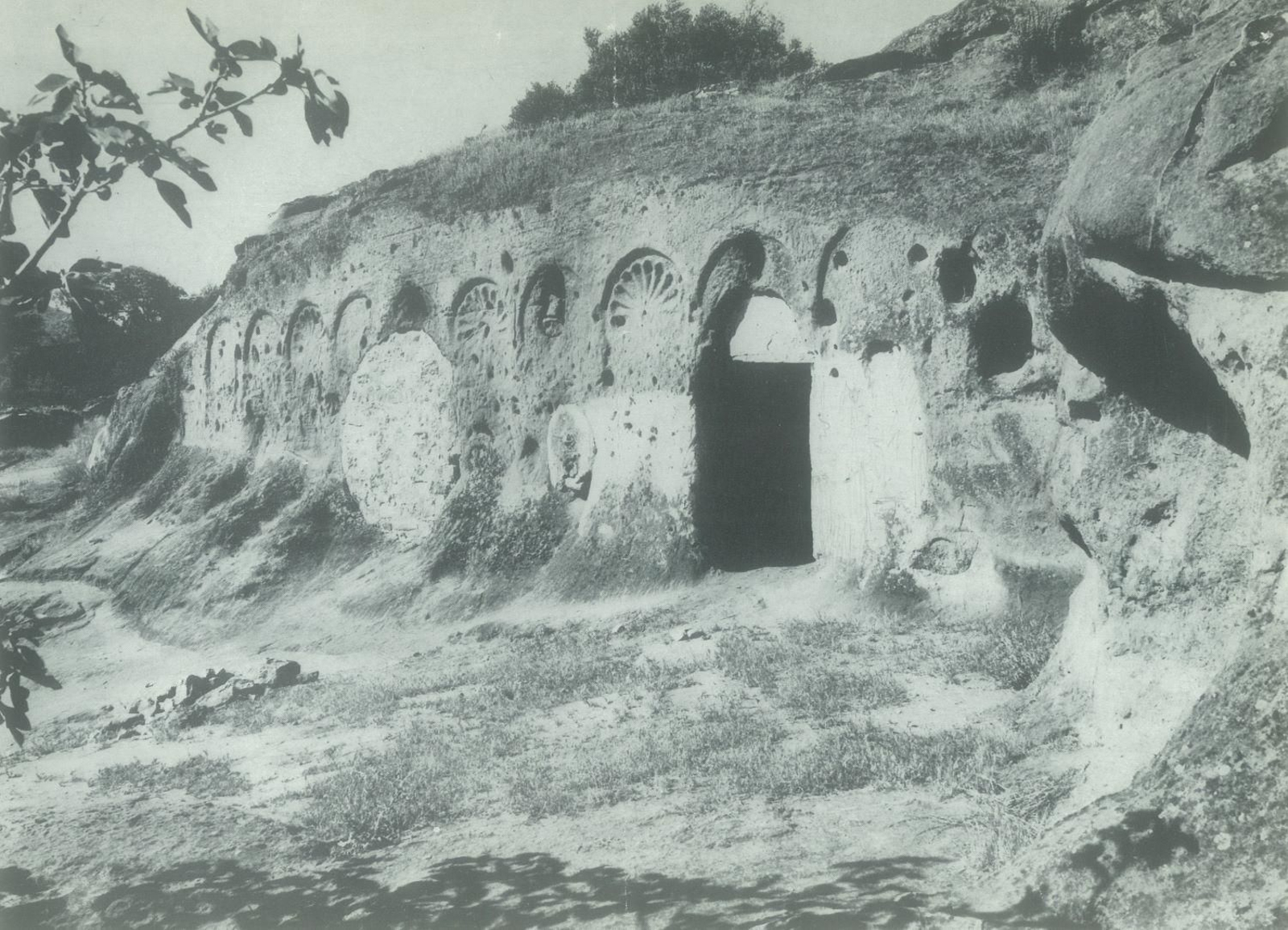 Hipogeo de Valdecanales, Rus