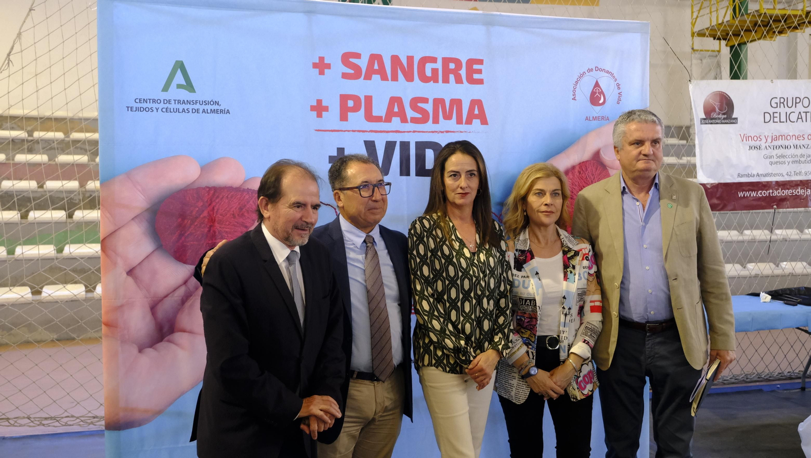 Imágenes de la donación colectiva de sangre y plasma en el Pabellón Rafael Florido