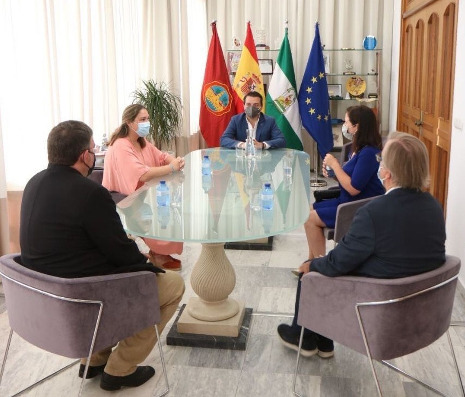 Un momento de la reunión celebrada en el Ayuntamiento de Córdoba.