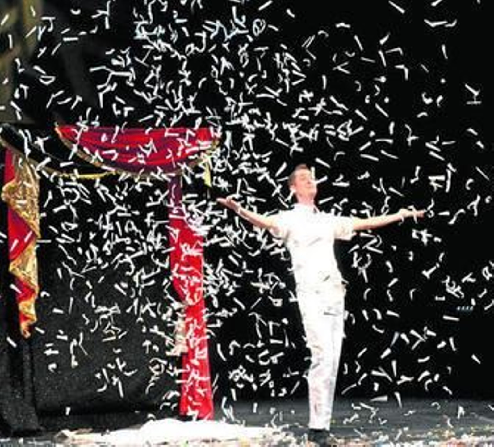 Un momento de la gala 'Palabras mágicas' que se celebró ayer en el Isabel la Católica.