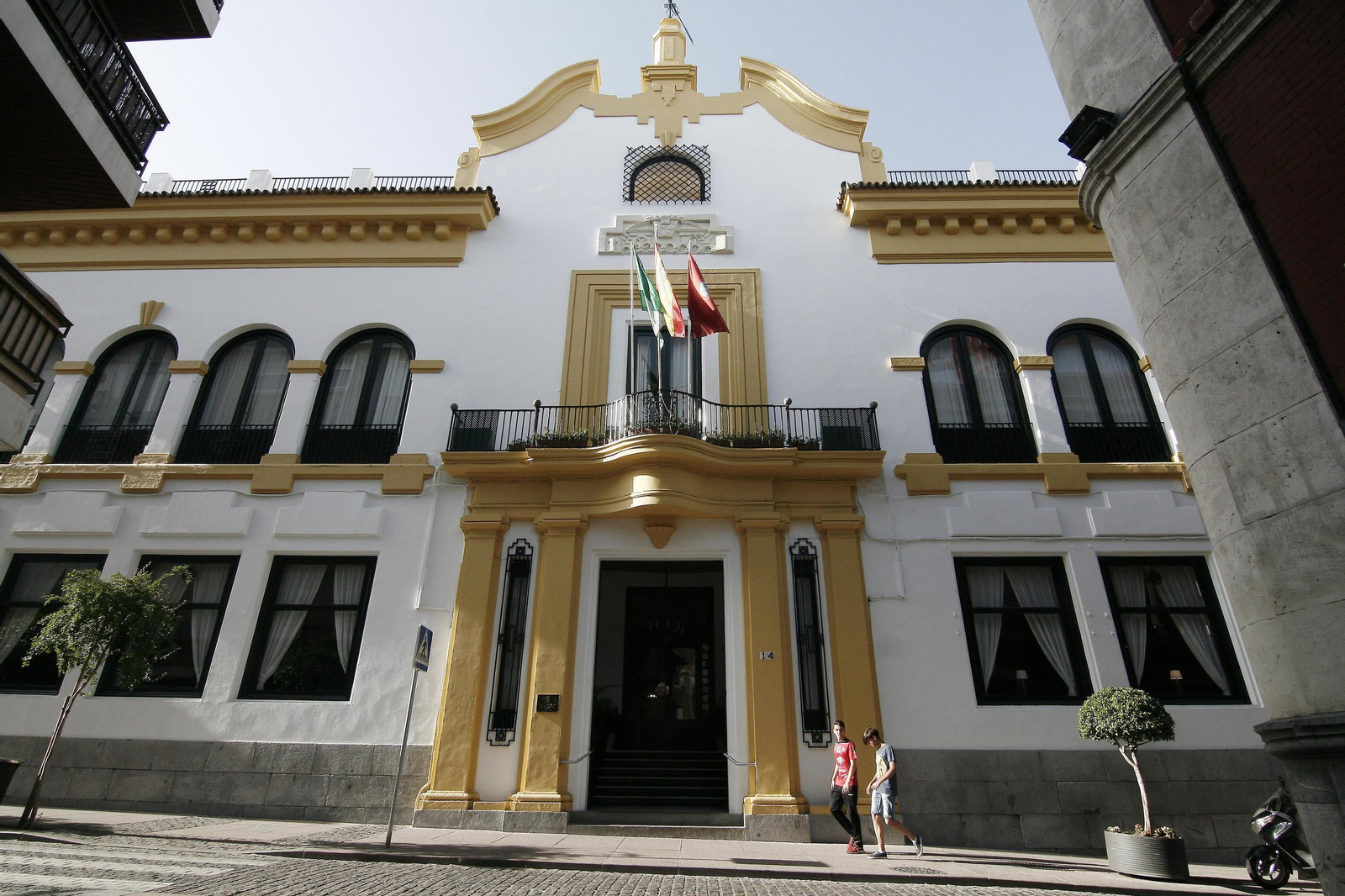 Exterior del Real Círculo de la Amistad, ayer.