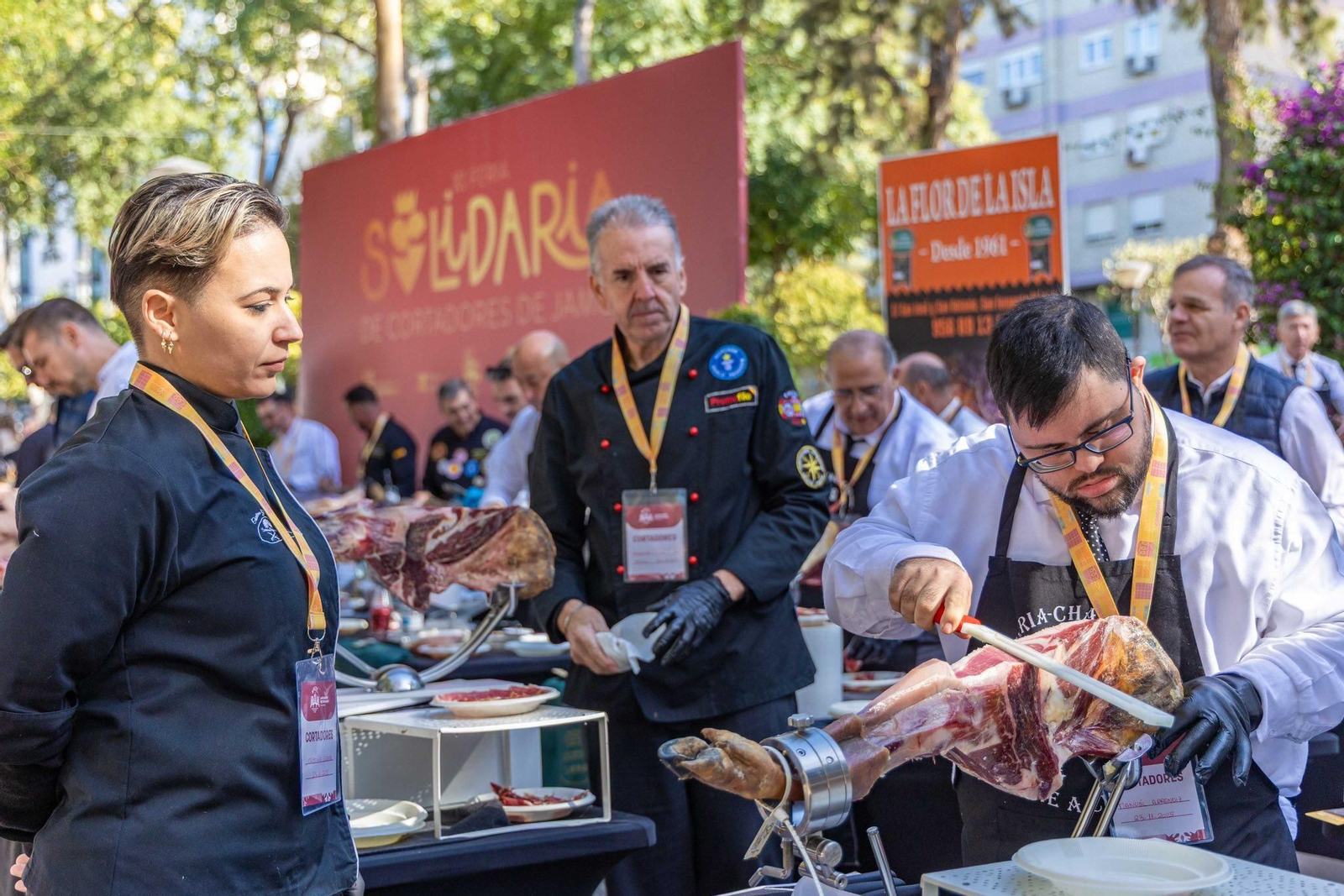 Las imágenes de la Feria Solidaria de Cortadores de Jamón en San Fernando