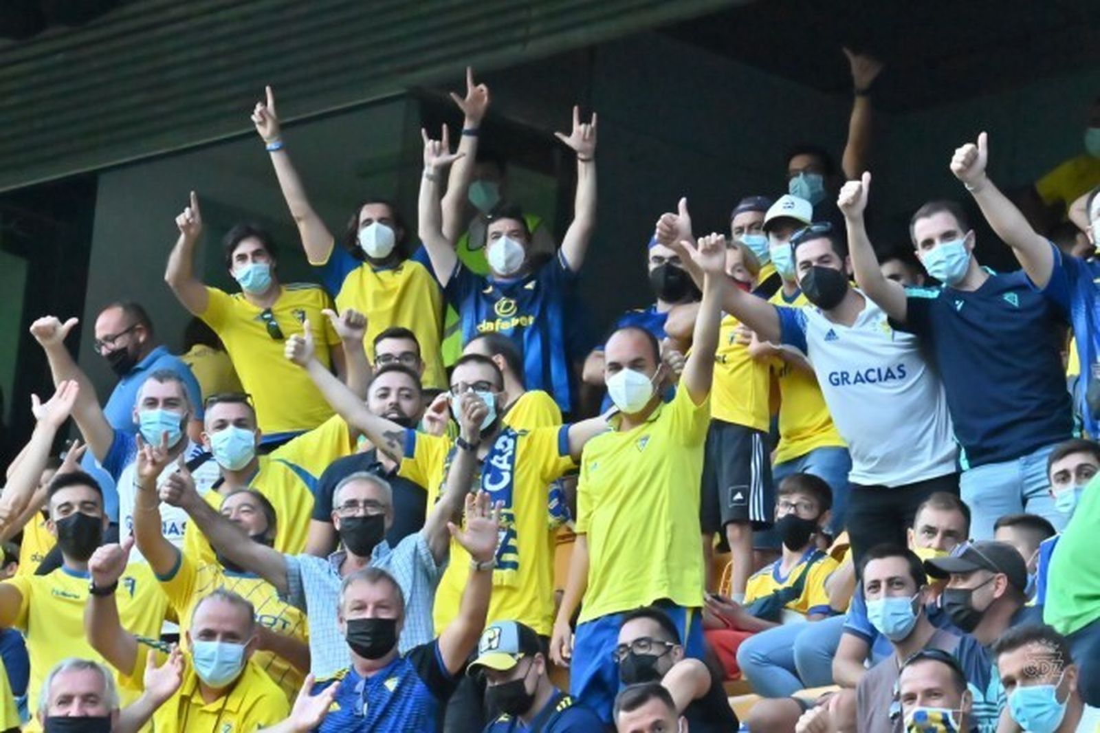 Seguidores del Cádiz en un partido en el Nuevo Mirandilla.