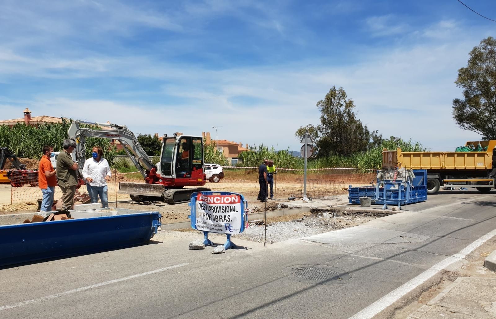 Obras de Emalgesa para arreglar una avería en Algeciras.