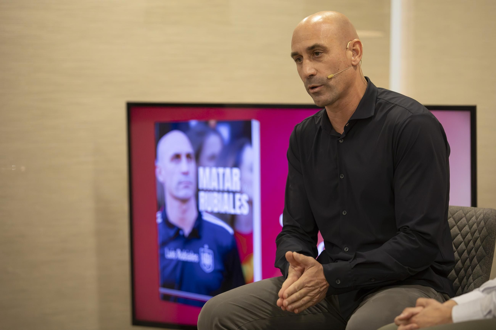 Luis Rubiales durante la presentación de su libro en Granada.