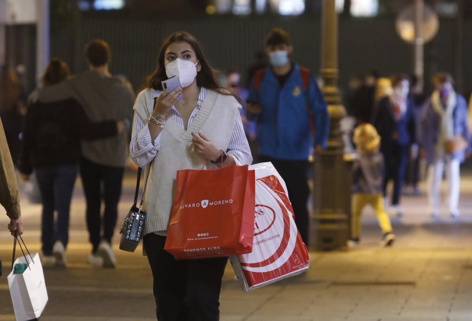 Coronavirus en Córdoba: Las fotografías de la última tarde de compras en el centro de Córdoba