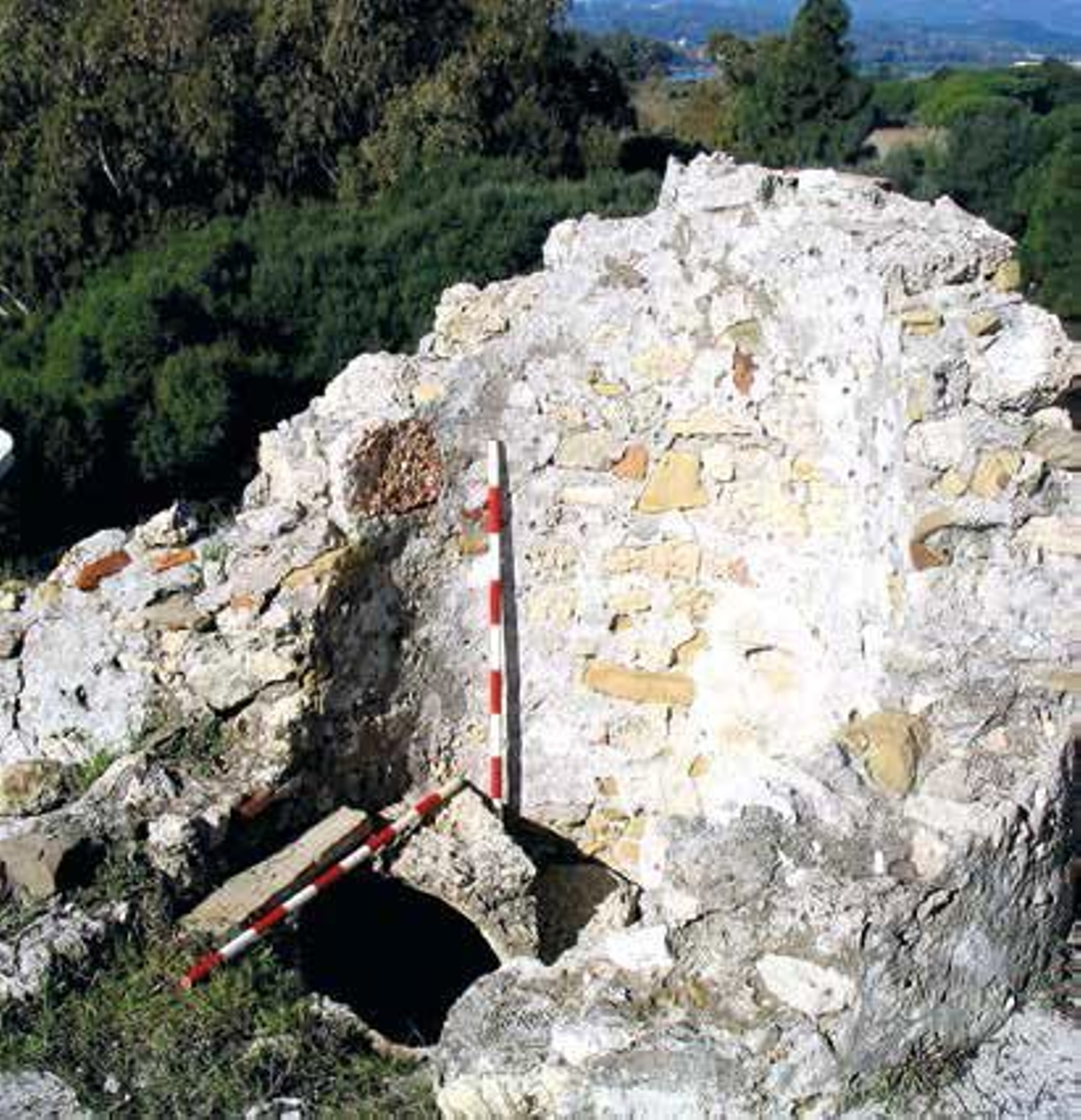 Restos de la garita del terrado de la torre.