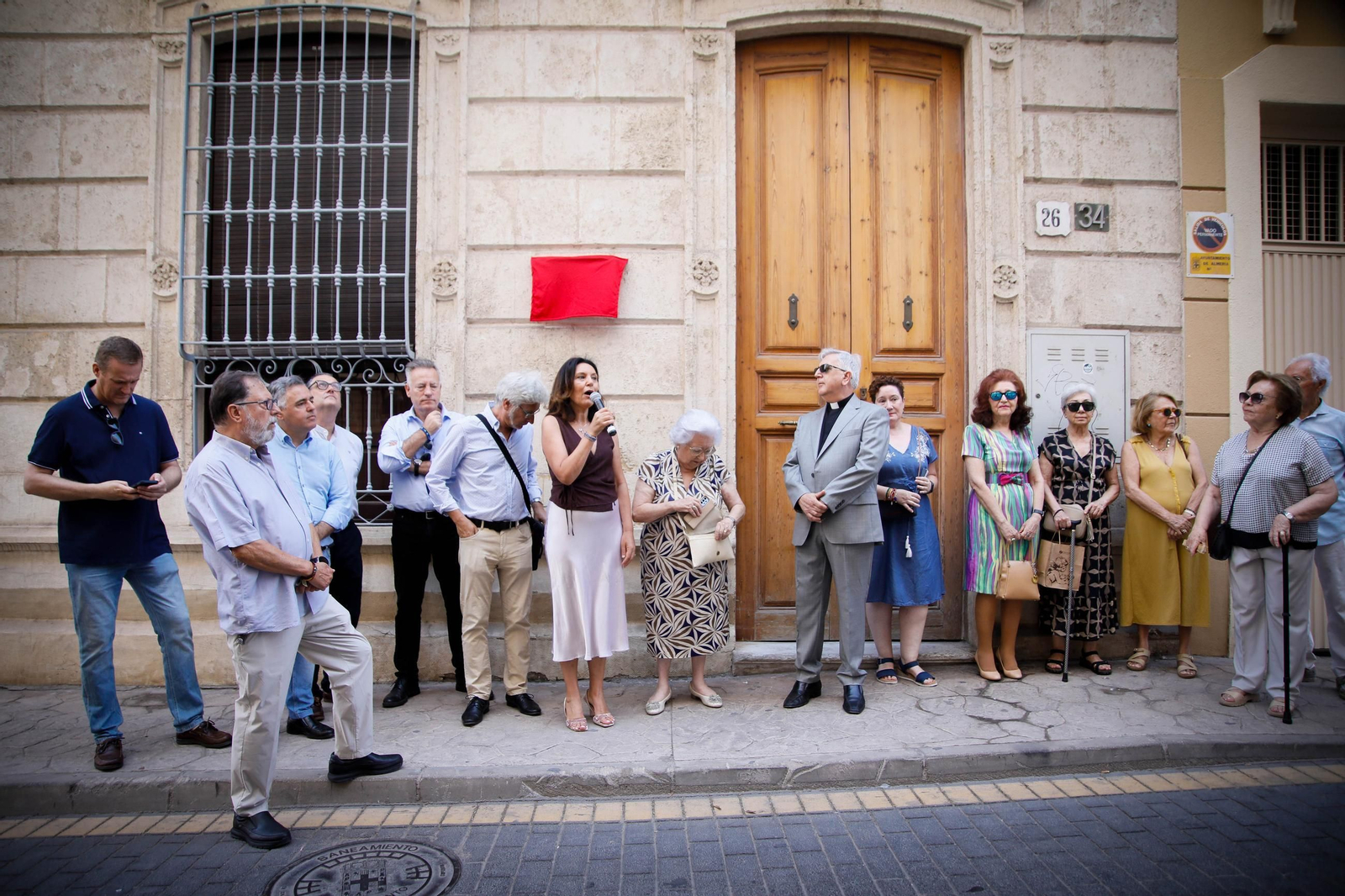 La Asociación de Vecinos del Casco Histórico inaugura una placa en homenaje al periodista Juan Martínez Martín 'Volapié'