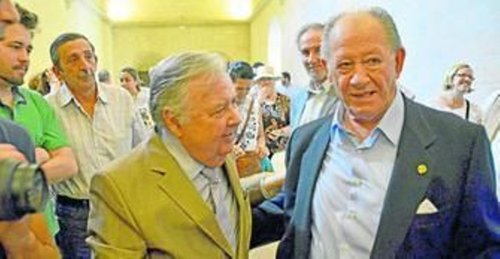 Homenaje con mayúsculas