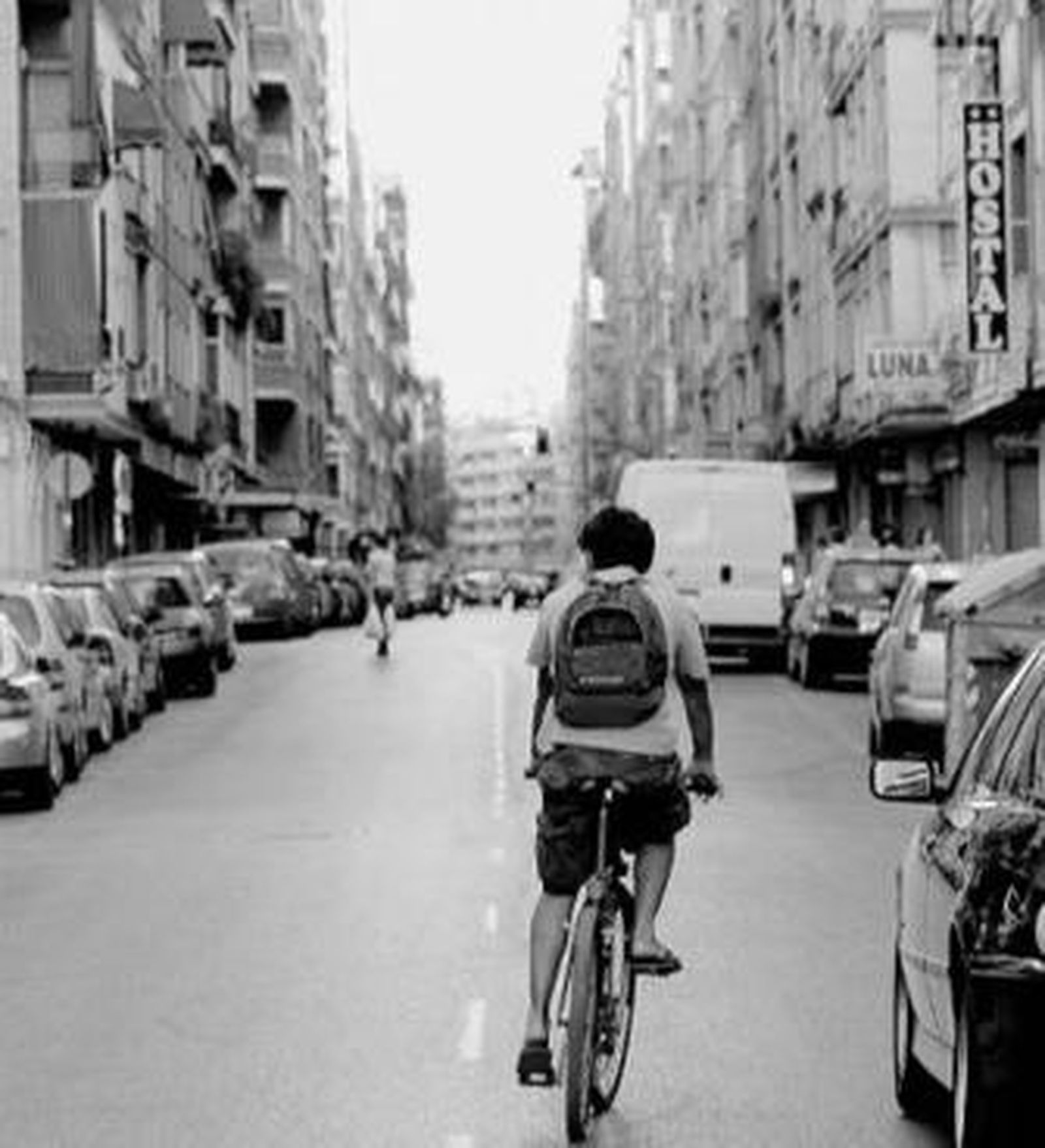 La céntrica calle tendrá aceras de 3,5 metros de anchura.