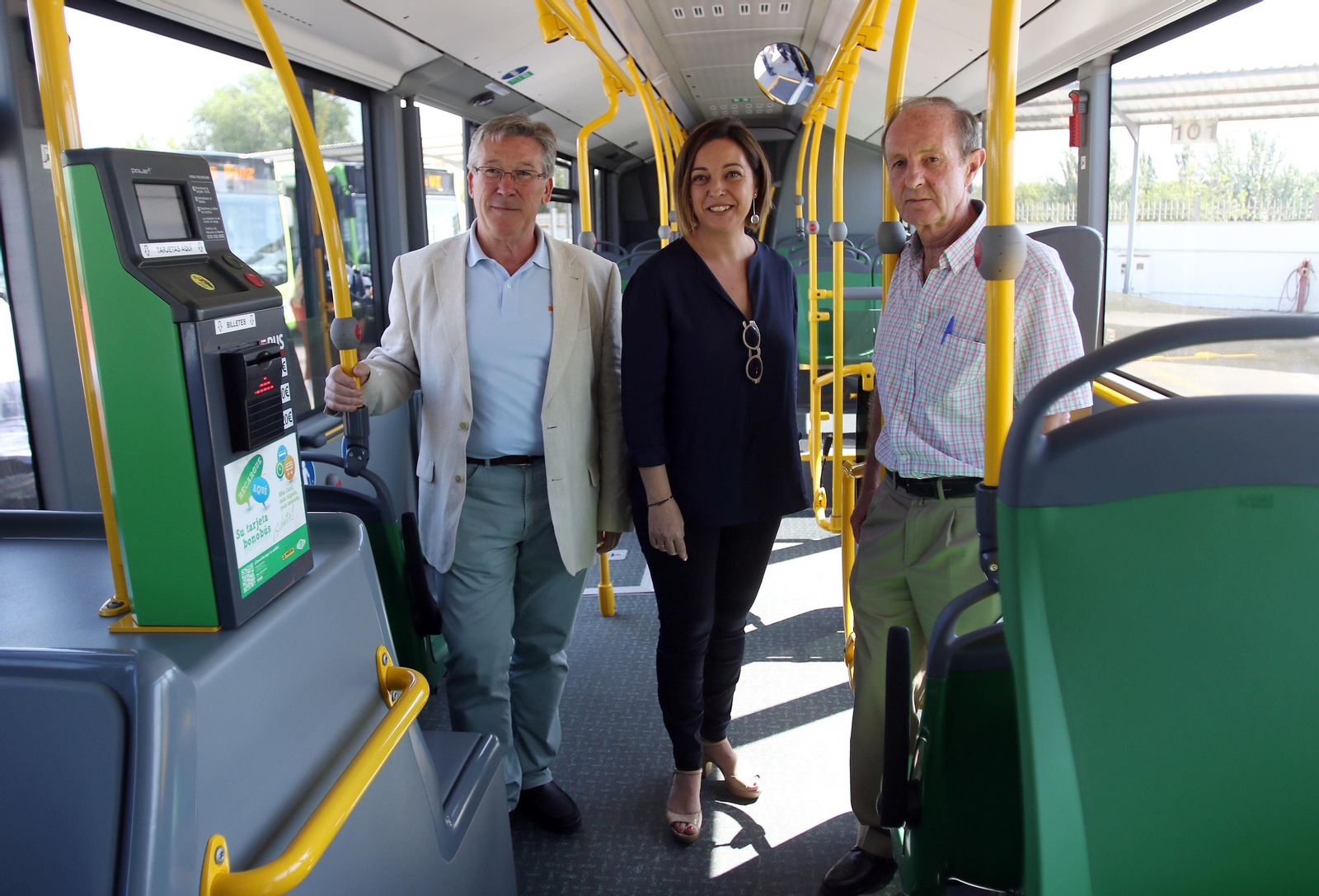 El gerente de Aucorsa, la alcaldesa y el presidente de Aucorsa.