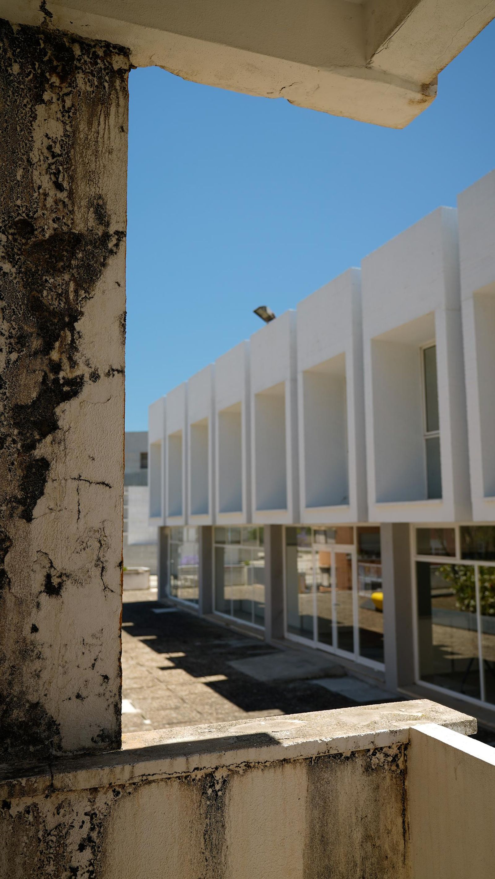 Así es la dejadez en el Centro Cívico de la reconquista.